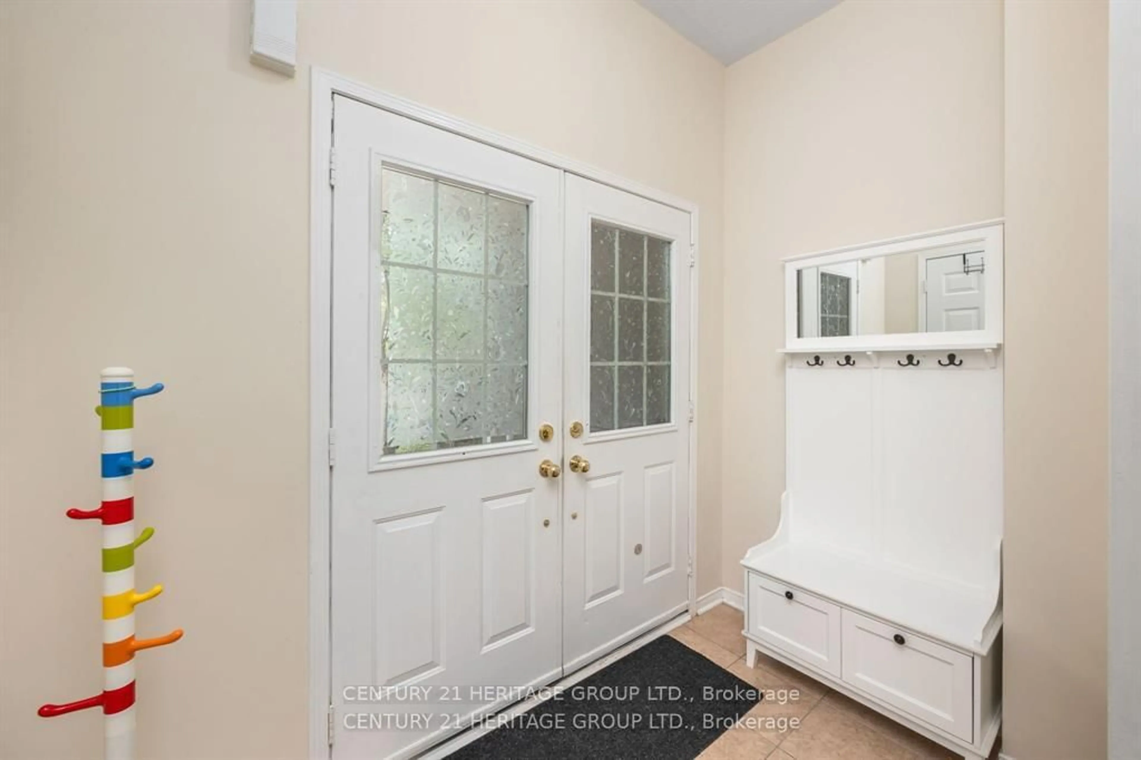 Indoor entryway for 5182 Angel Stone Dr, Mississauga Ontario L5M 0L4