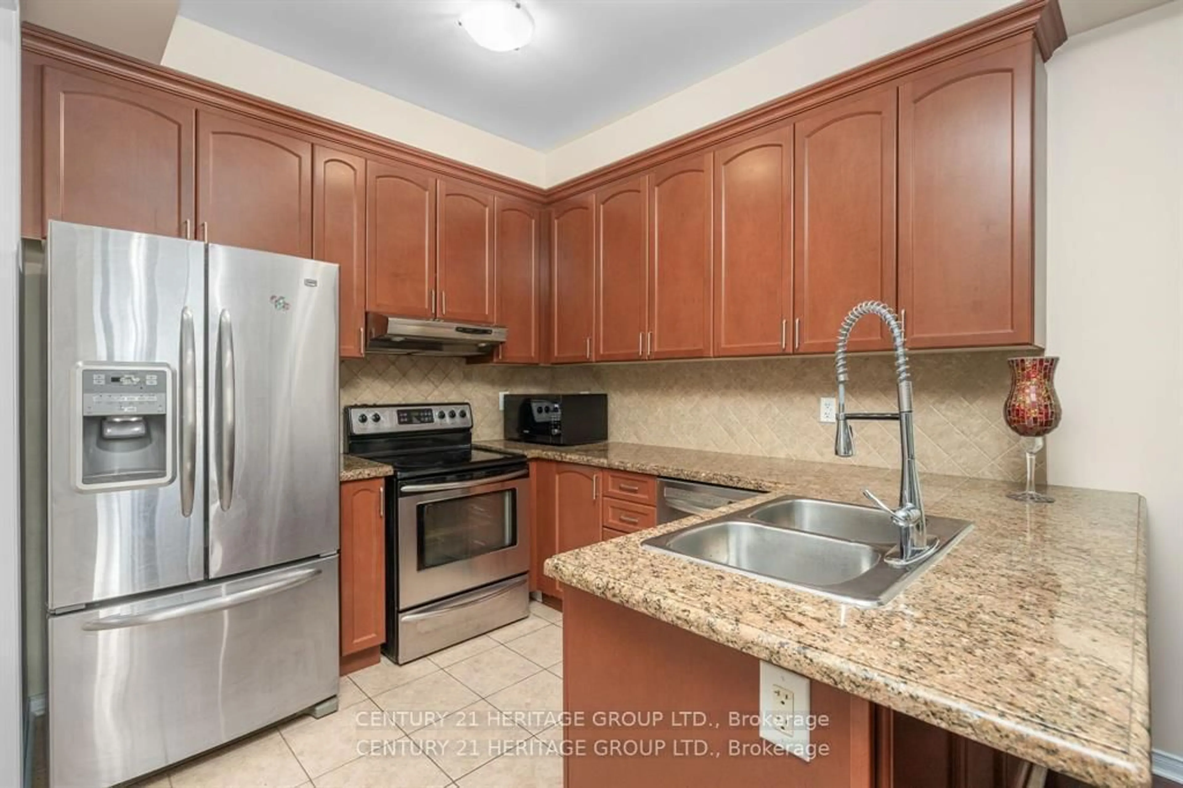 Standard kitchen, ceramic/tile floor for 5182 Angel Stone Dr, Mississauga Ontario L5M 0L4