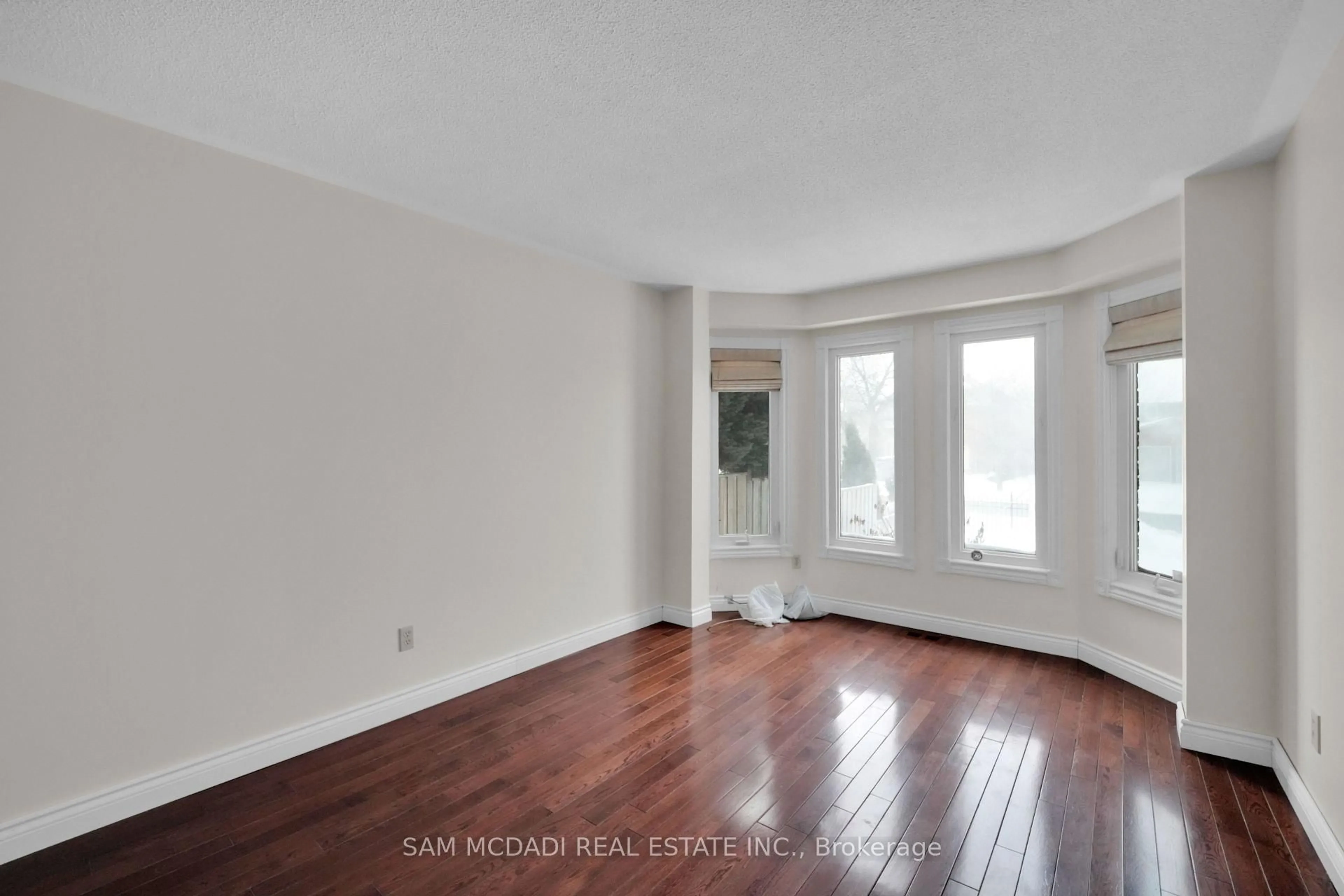 A pic of a room for 5275 Thornwood Dr, Mississauga Ontario L4Z 3J3