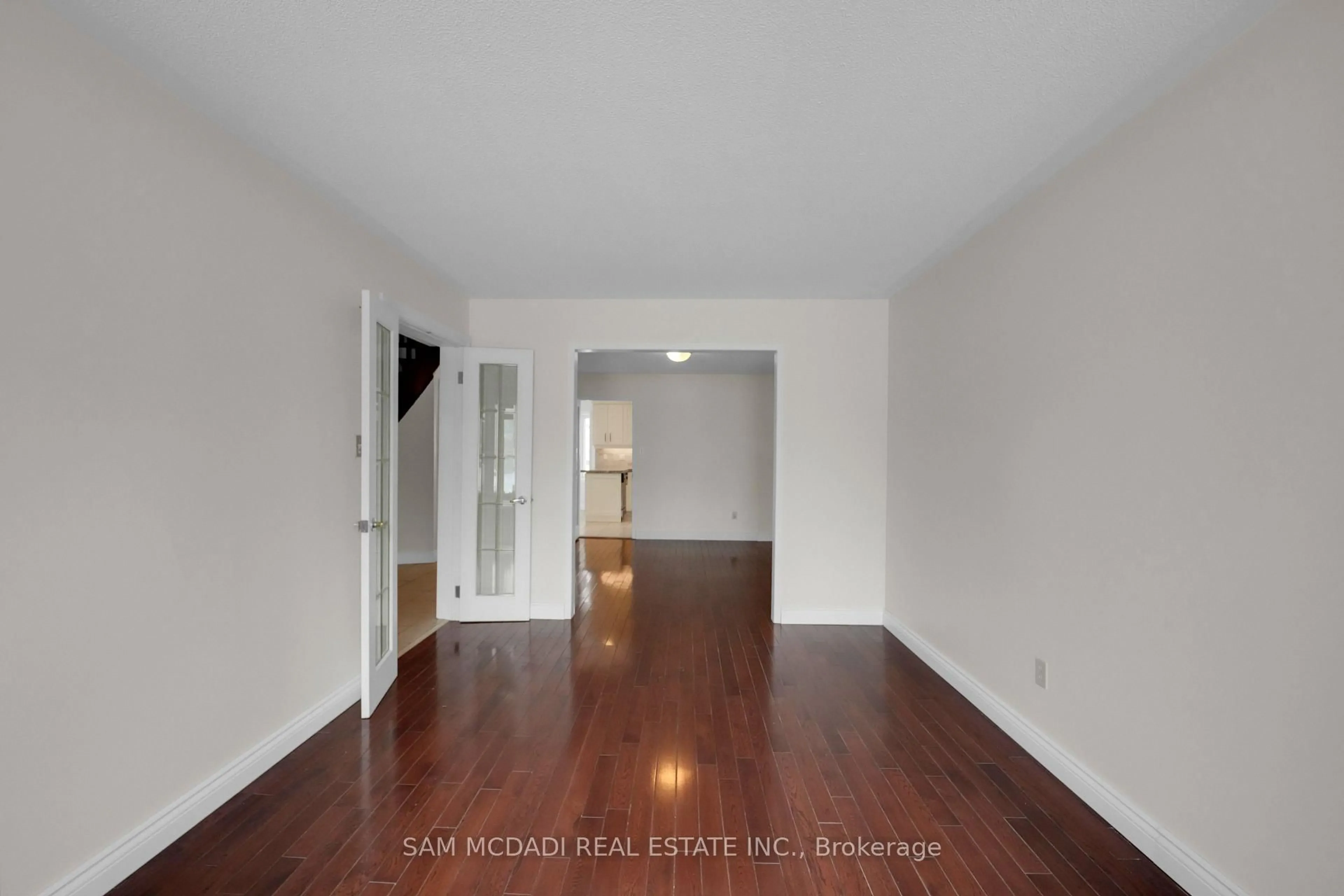 Indoor entryway for 5275 Thornwood Dr, Mississauga Ontario L4Z 3J3