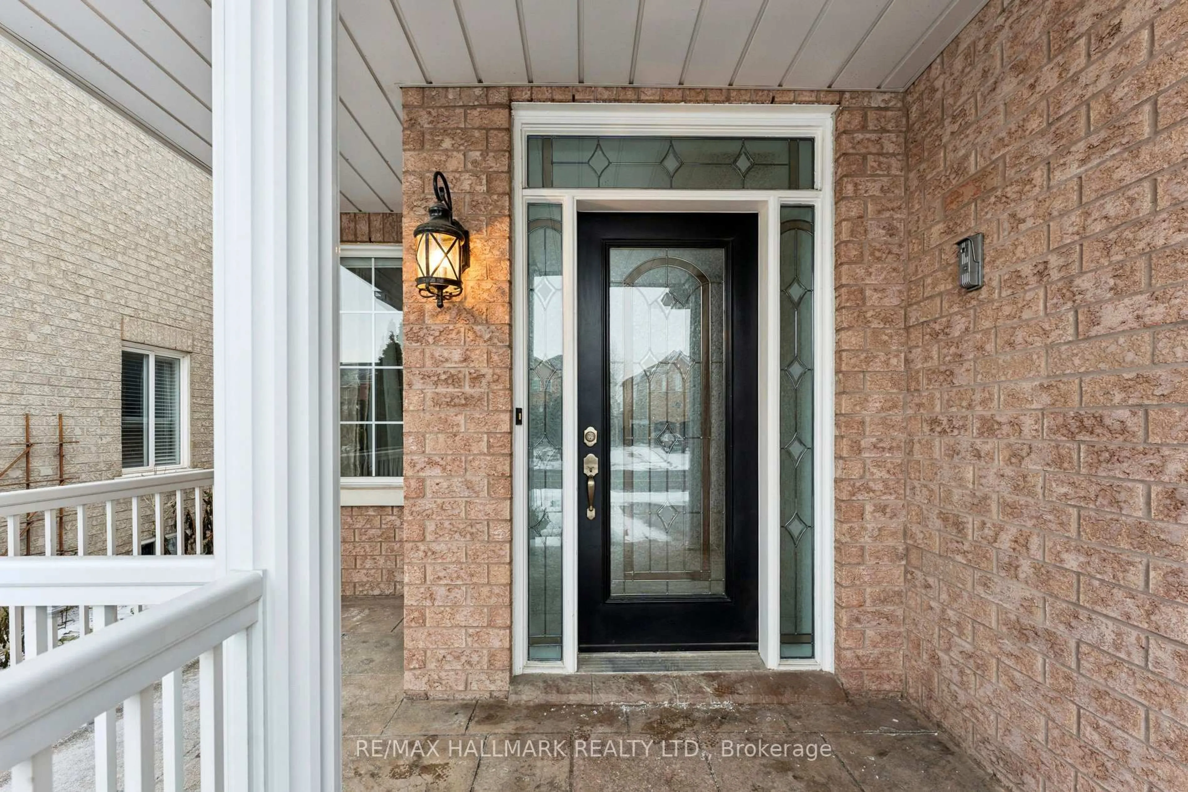 Indoor entryway for 94 Olde Town Rd, Brampton Ontario L6X 4X9