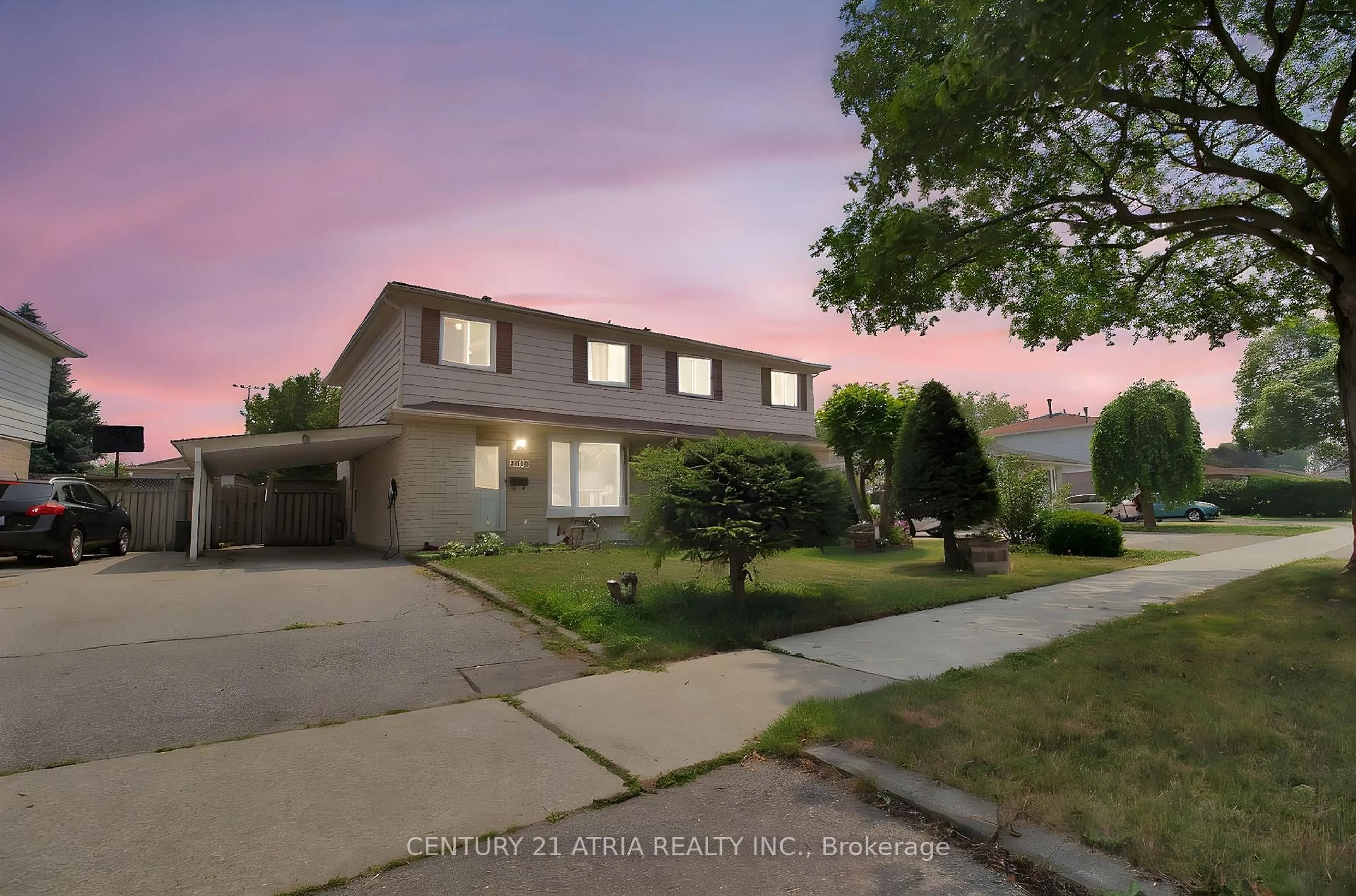 A pic from outside/outdoor area/front of a property/back of a property/a pic from drone, street for 2616 Widemarr Rd, Mississauga Ontario L5J 1M3