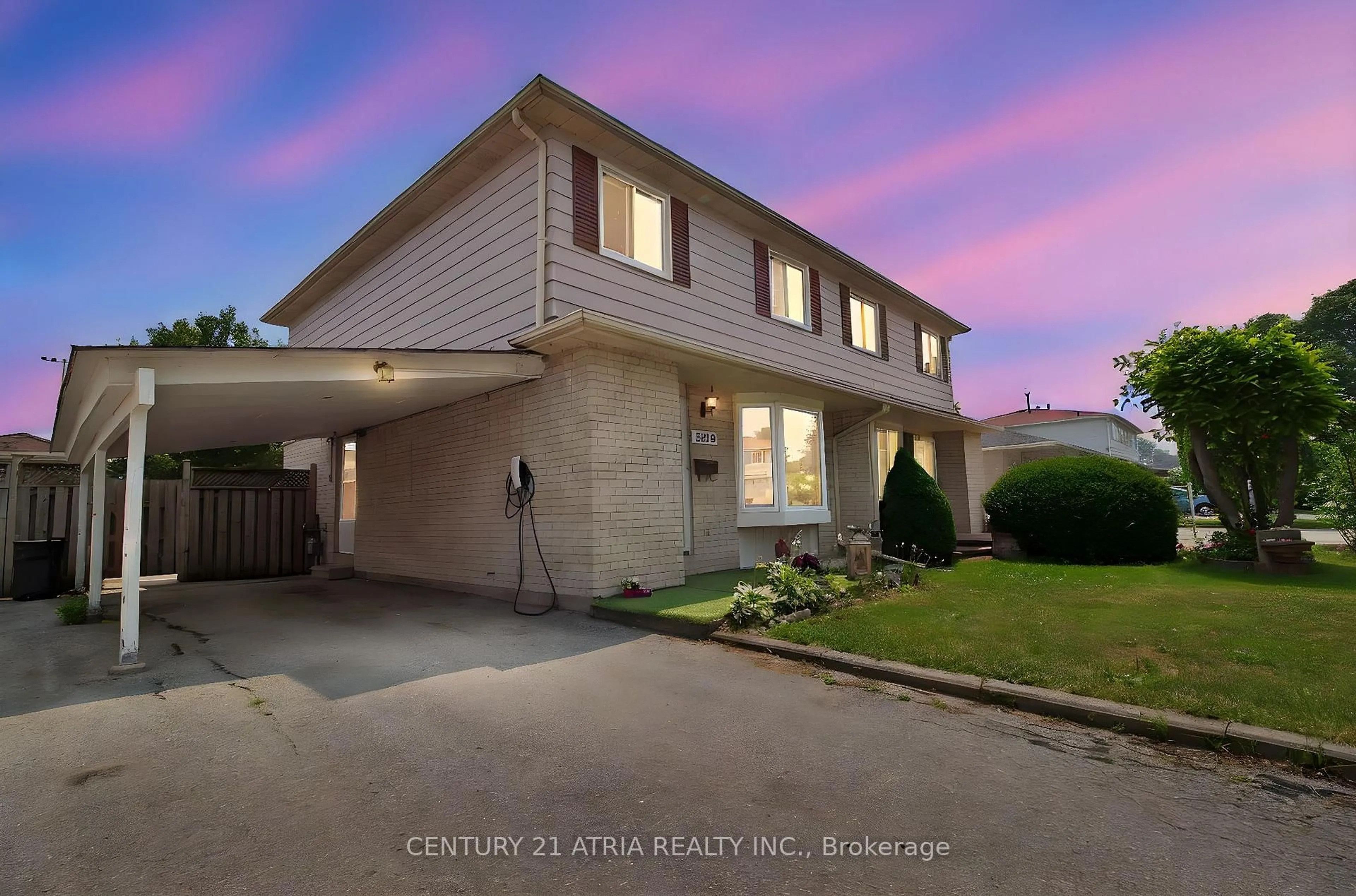 A pic from outside/outdoor area/front of a property/back of a property/a pic from drone, street for 2616 Widemarr Rd, Mississauga Ontario L5J 1M3