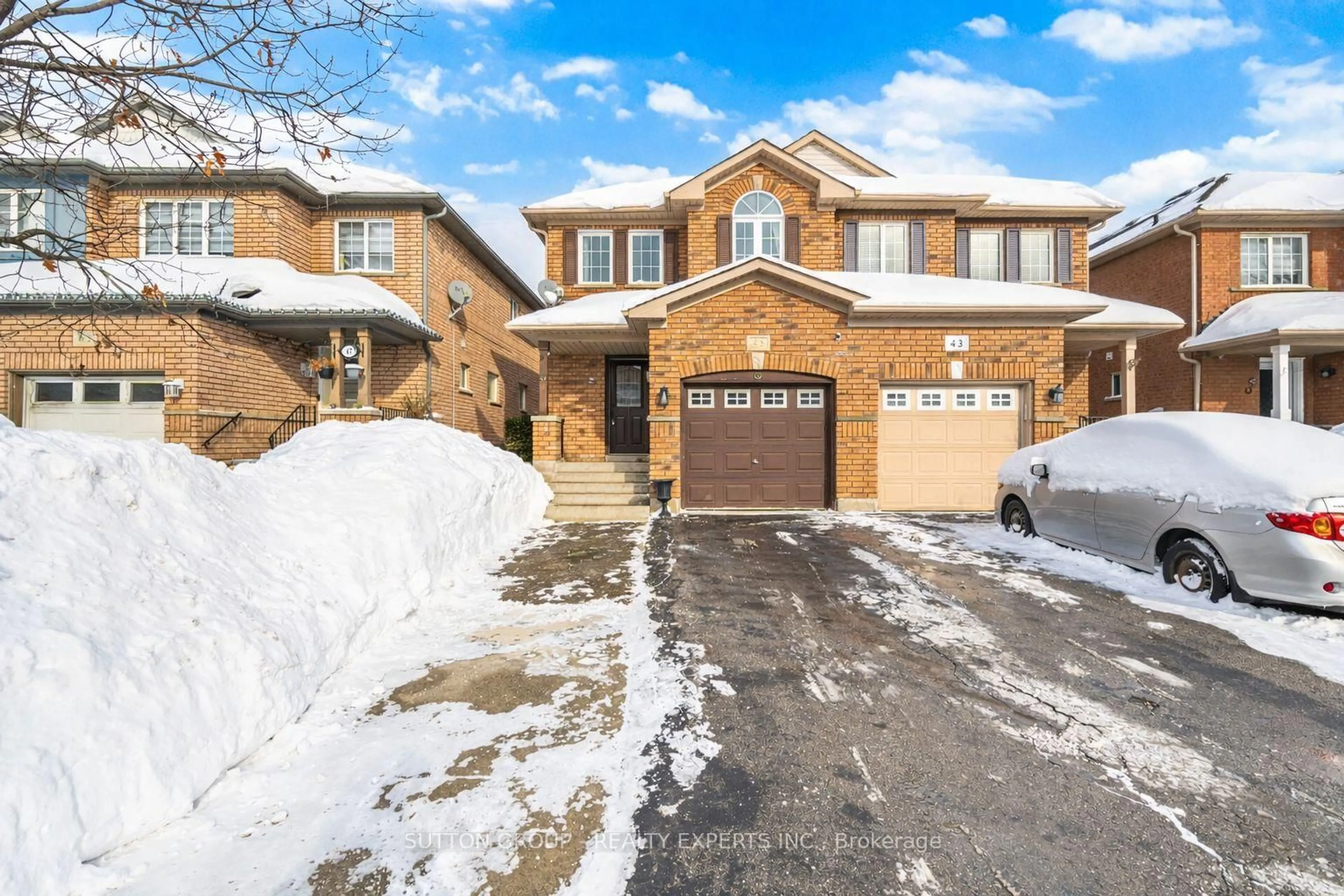 Home with brick exterior material, street for 45 Ridgefield Crt, Brampton Ontario L6P 1B4