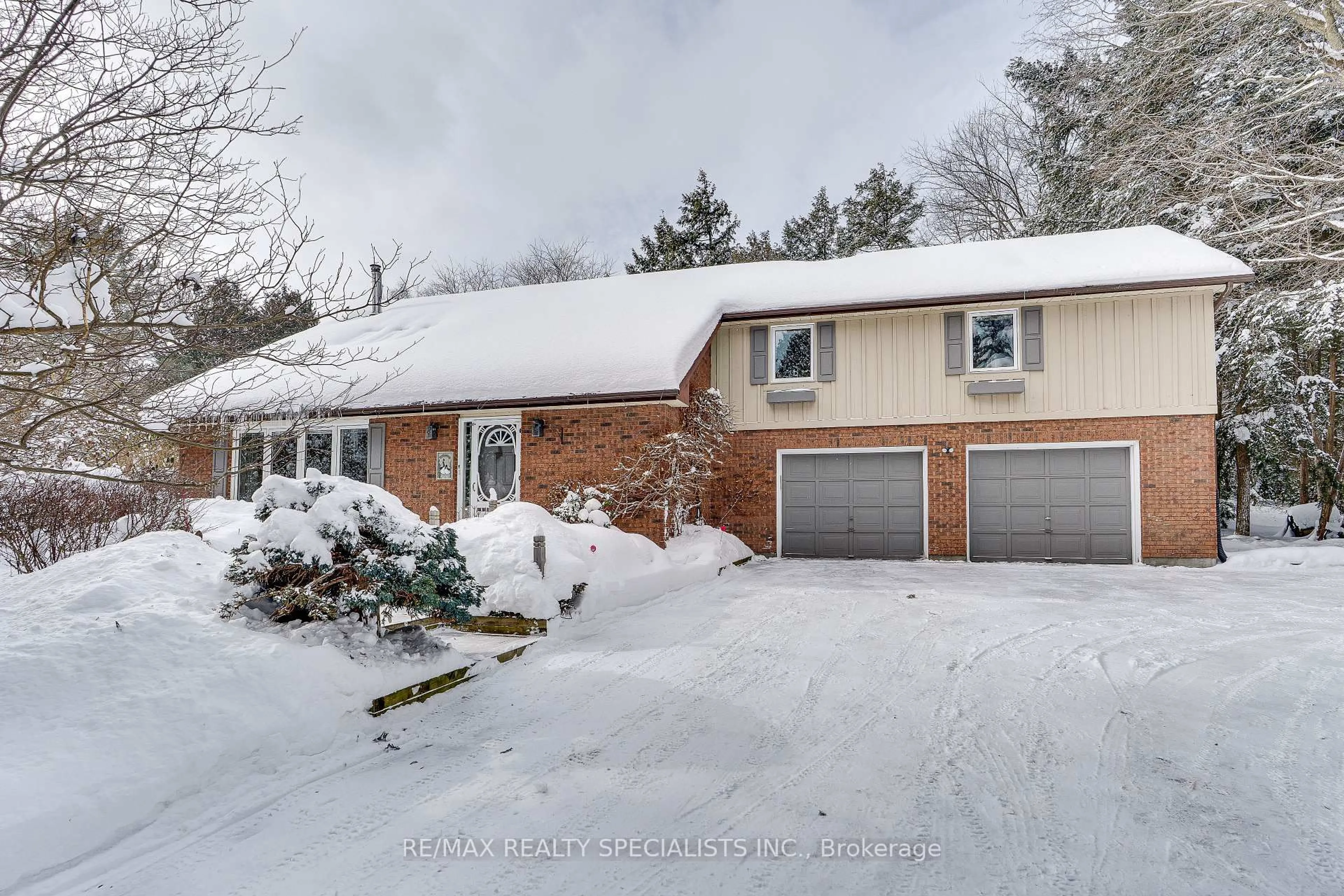 Unknown for 37 George Cres, Caledon Ontario L7C 1G3