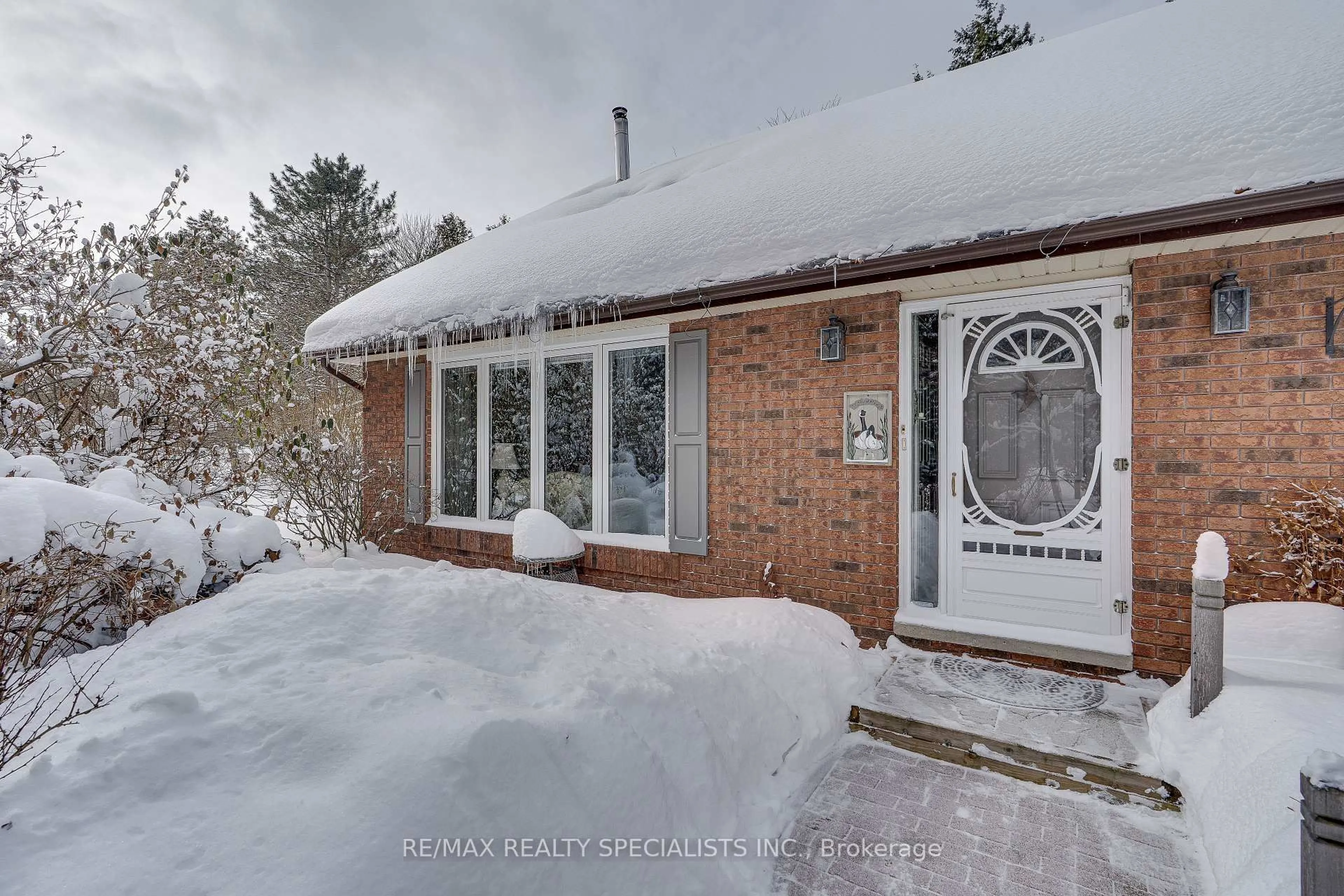 Unknown for 37 George Cres, Caledon Ontario L7C 1G3