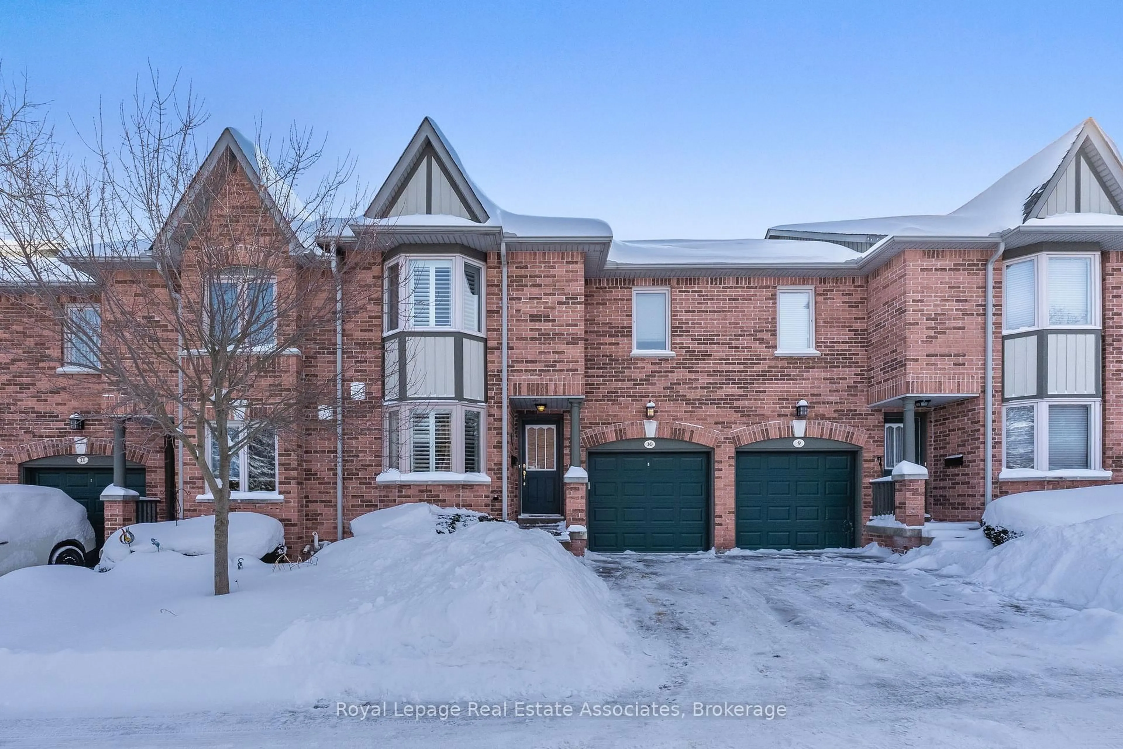 A pic from outside/outdoor area/front of a property/back of a property/a pic from drone, street for 76 River Dr, Halton Hills Ontario L7G 2J2