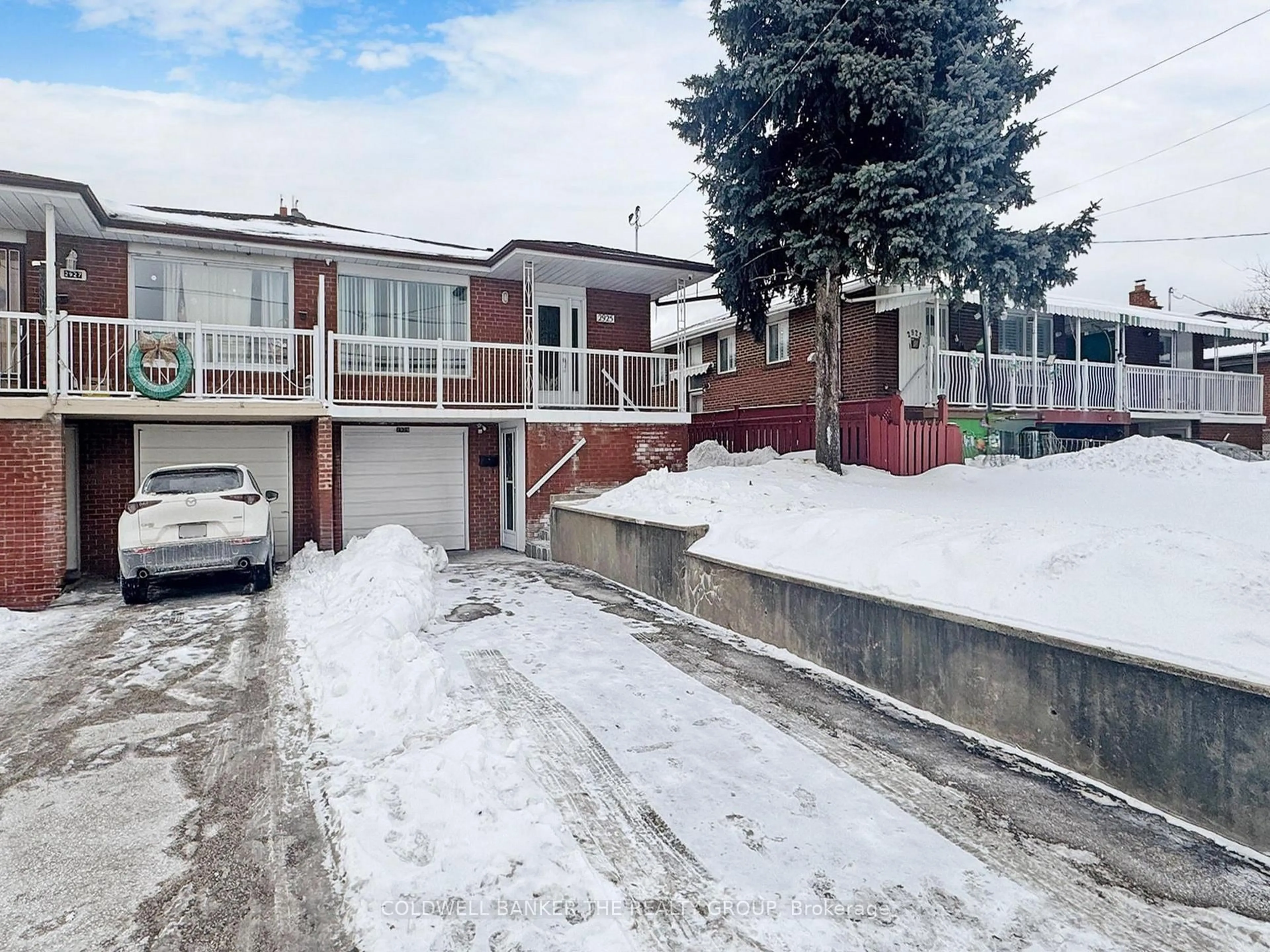 A pic from outside/outdoor area/front of a property/back of a property/a pic from drone, street for 2925 Islington Ave, Toronto Ontario M9L 2K3