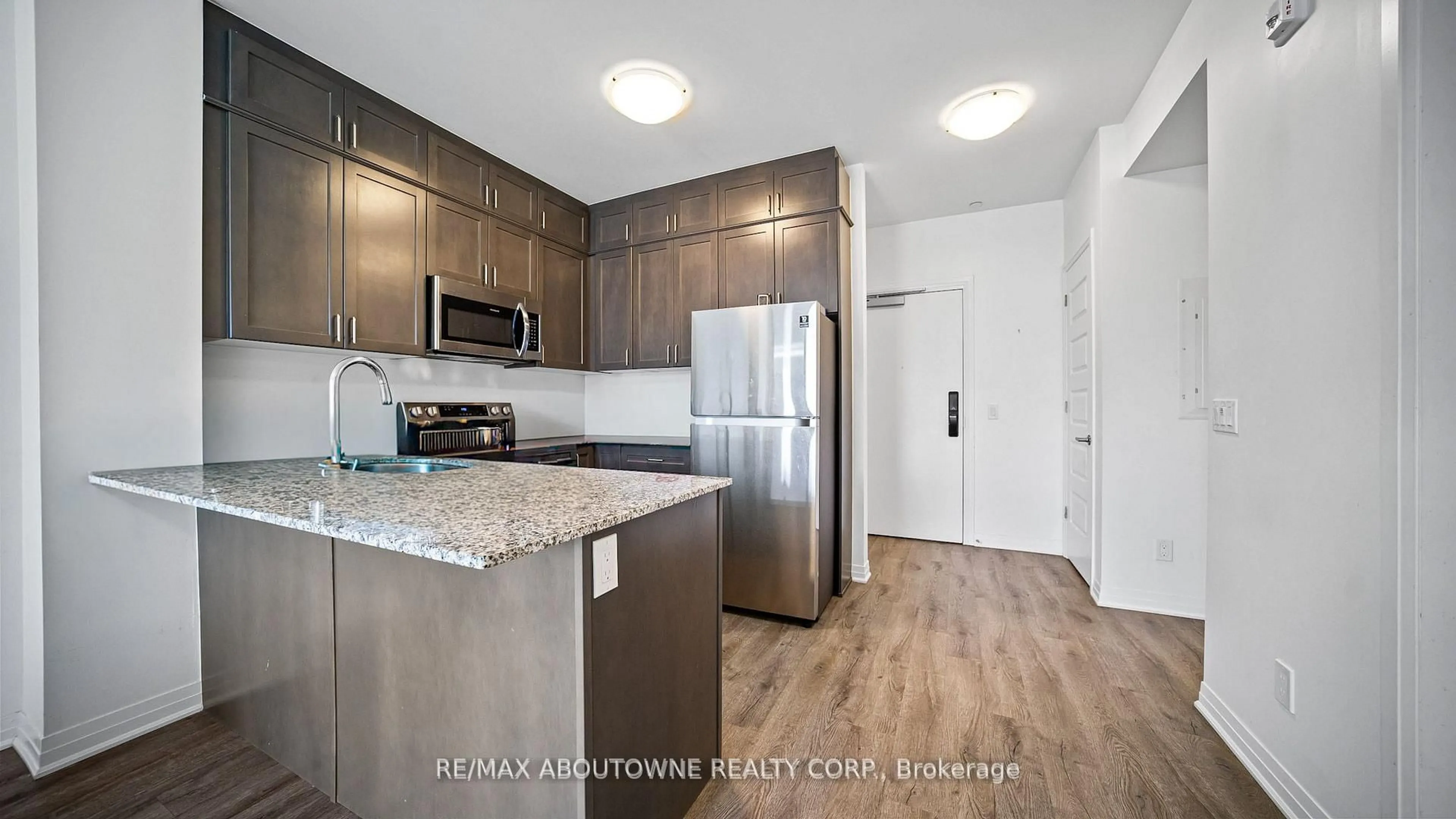 Standard kitchen, unknown for 95 Dundas St #004, Oakville Ontario L6M 5N4