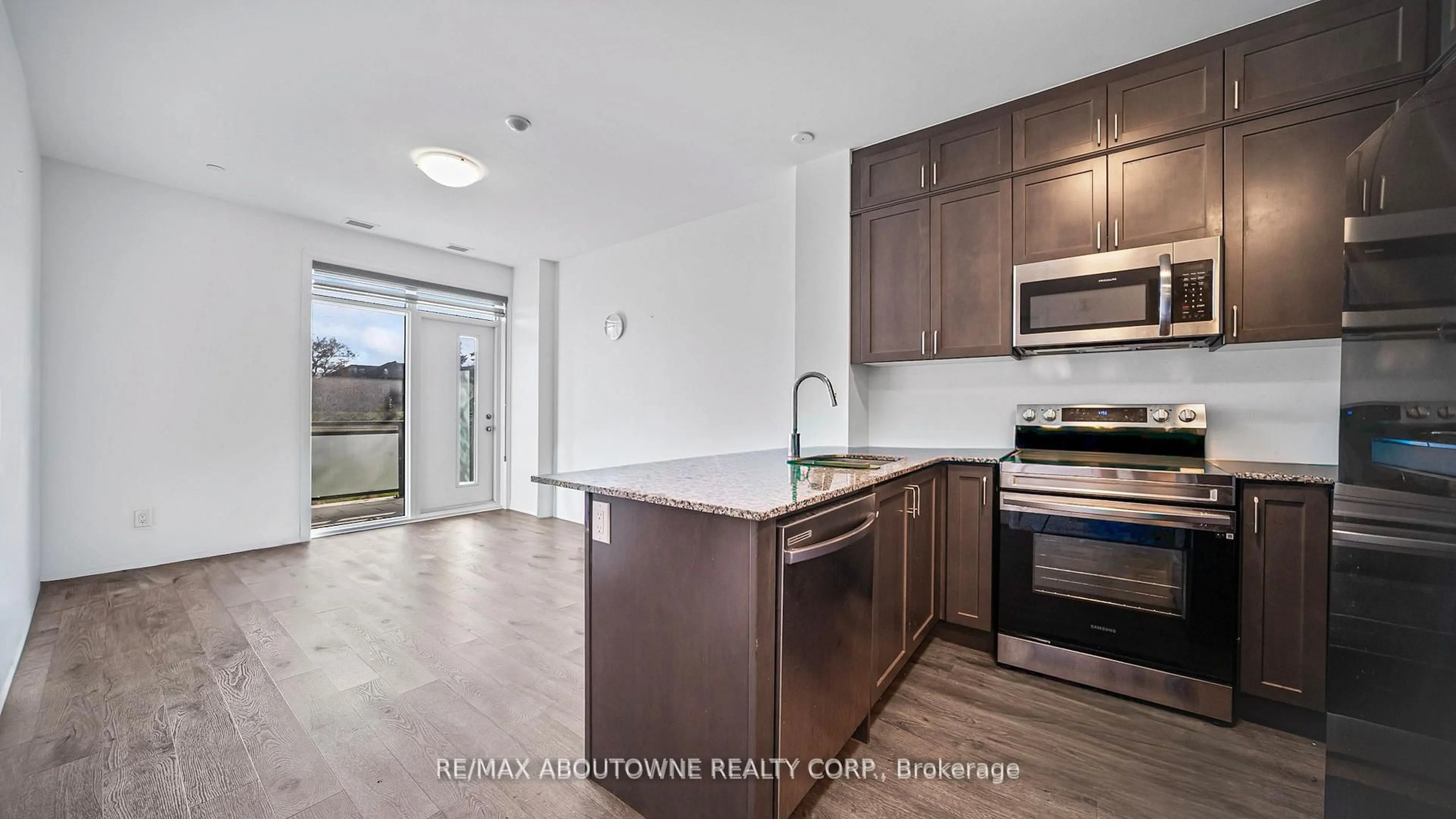 Open concept kitchen, unknown for 95 Dundas St #004, Oakville Ontario L6M 5N4