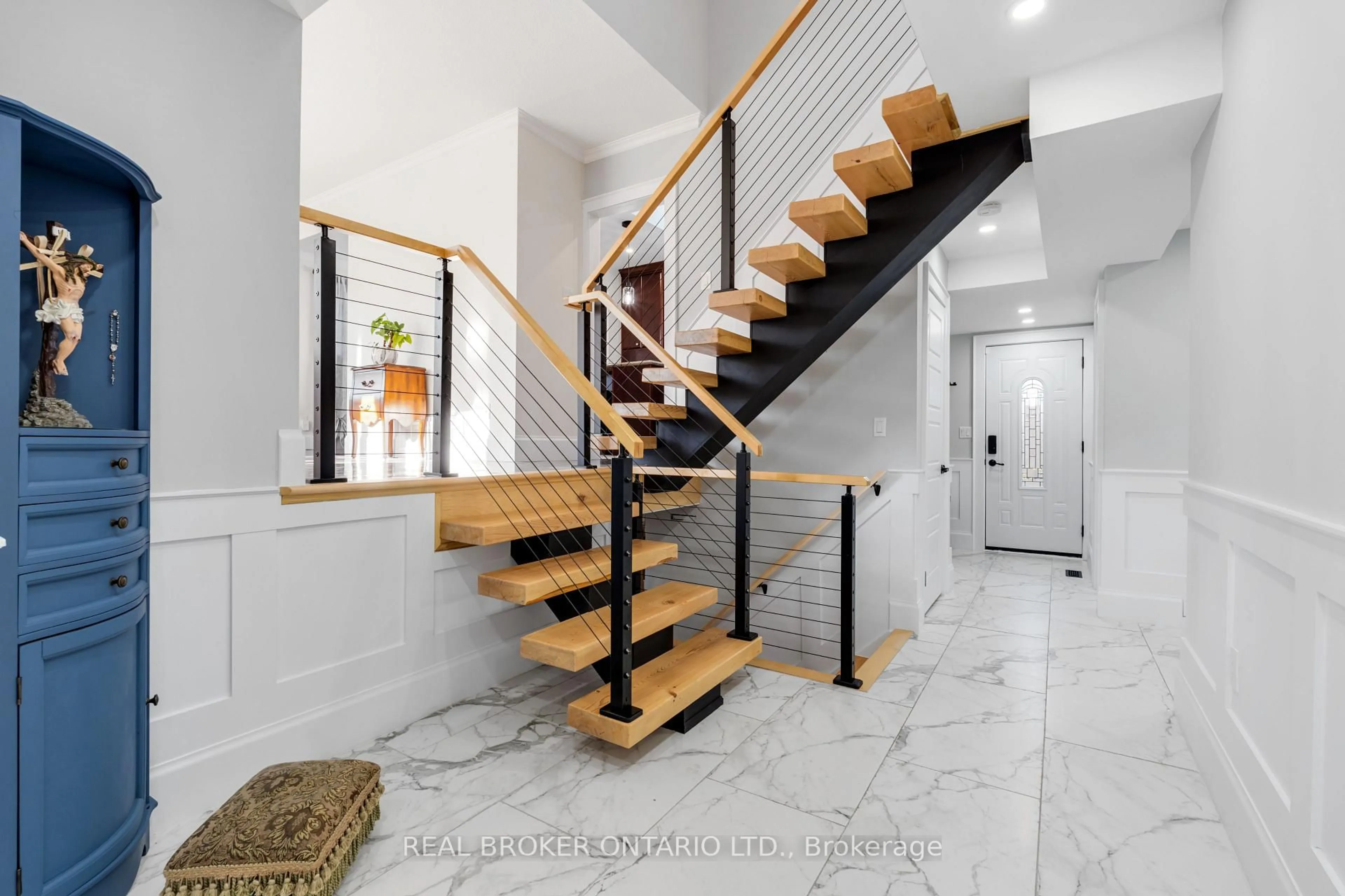 Stairs for 13 Pine Tree Cres, Brampton Ontario L6W 1C7