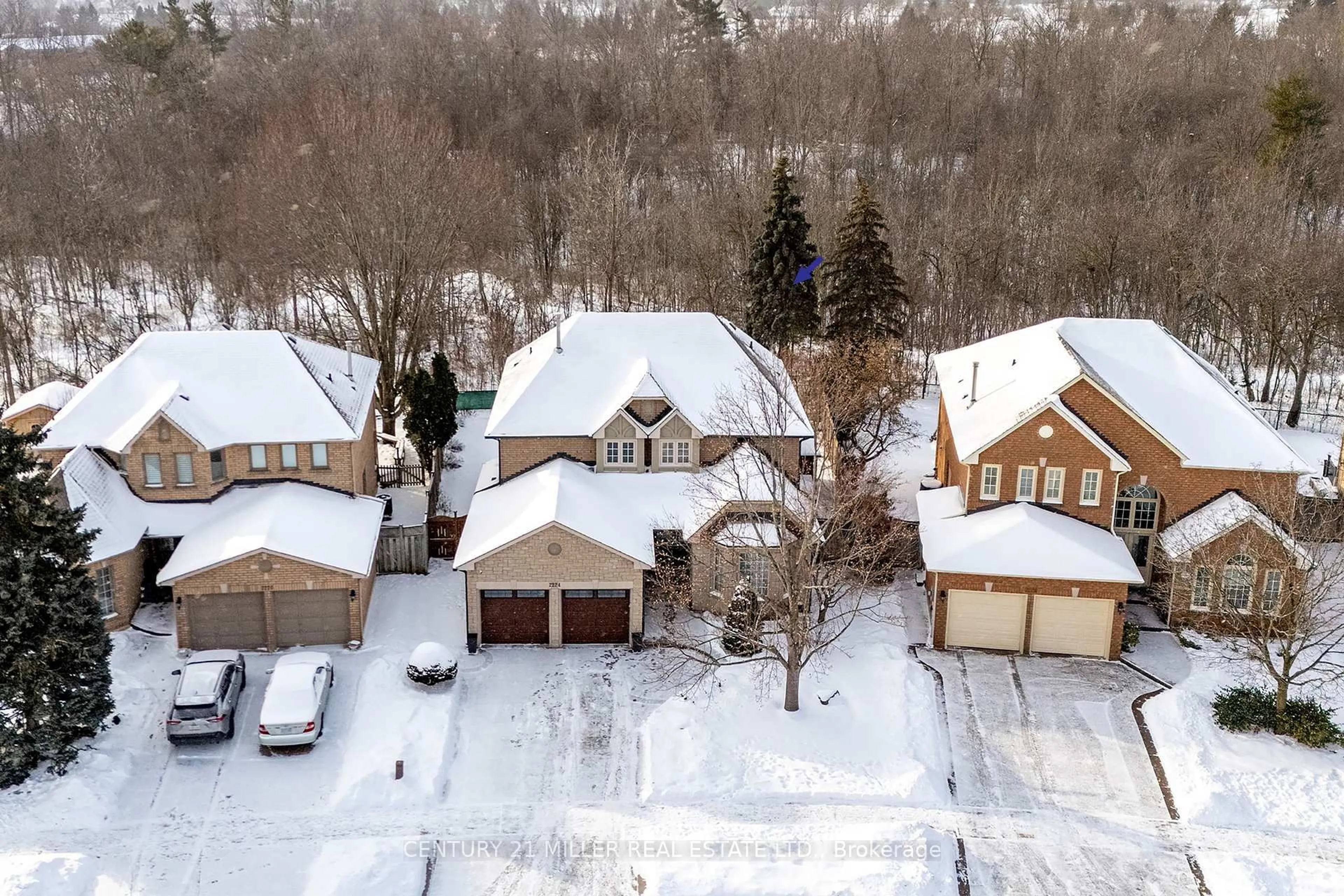 A pic from outside/outdoor area/front of a property/back of a property/a pic from drone, street for 2224 Brays Lane, Oakville Ontario L6M 3J6