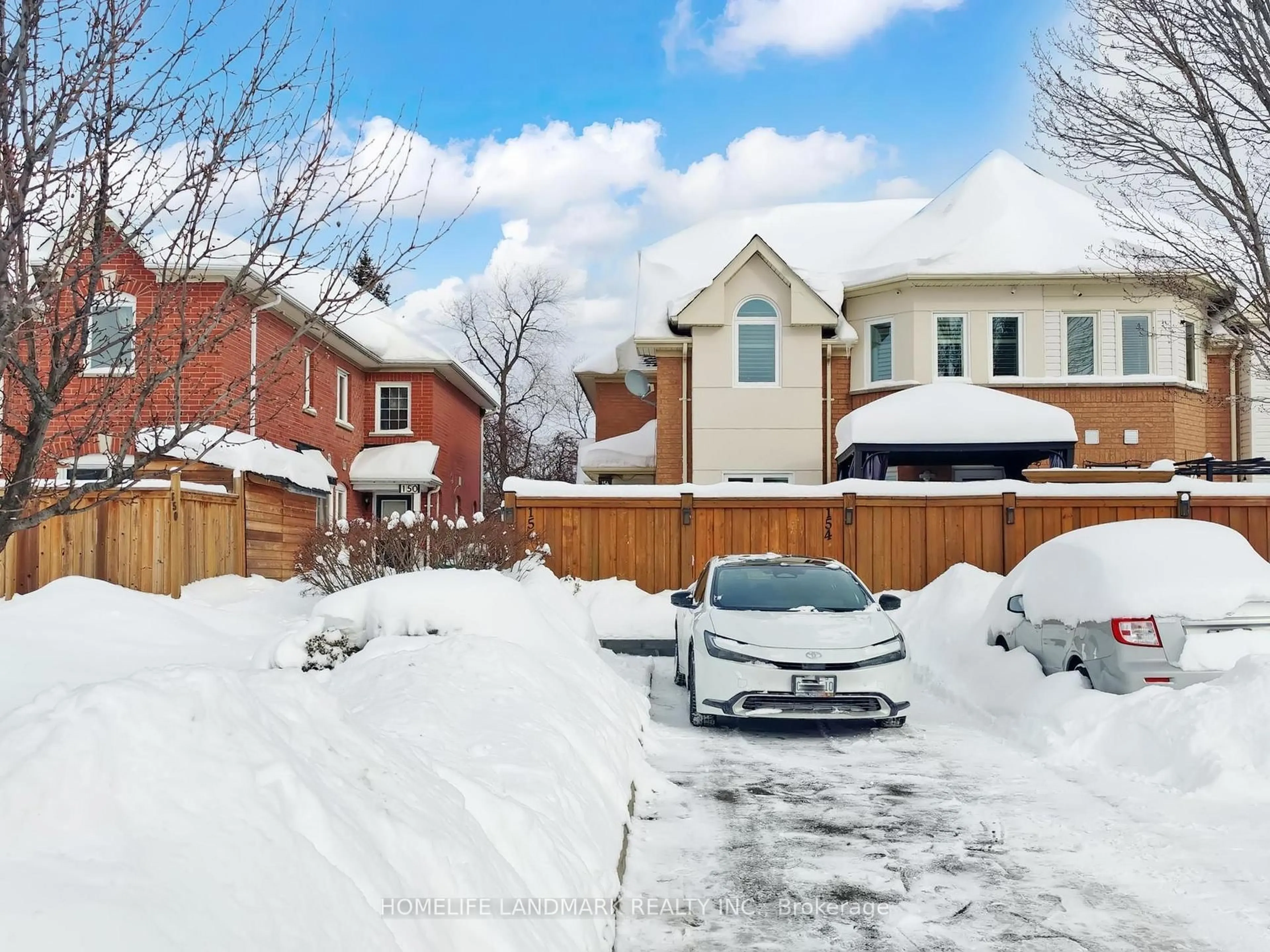 A pic from outside/outdoor area/front of a property/back of a property/a pic from drone, street for 156 Pressed Brick Dr, Brampton Ontario L6V 4K6