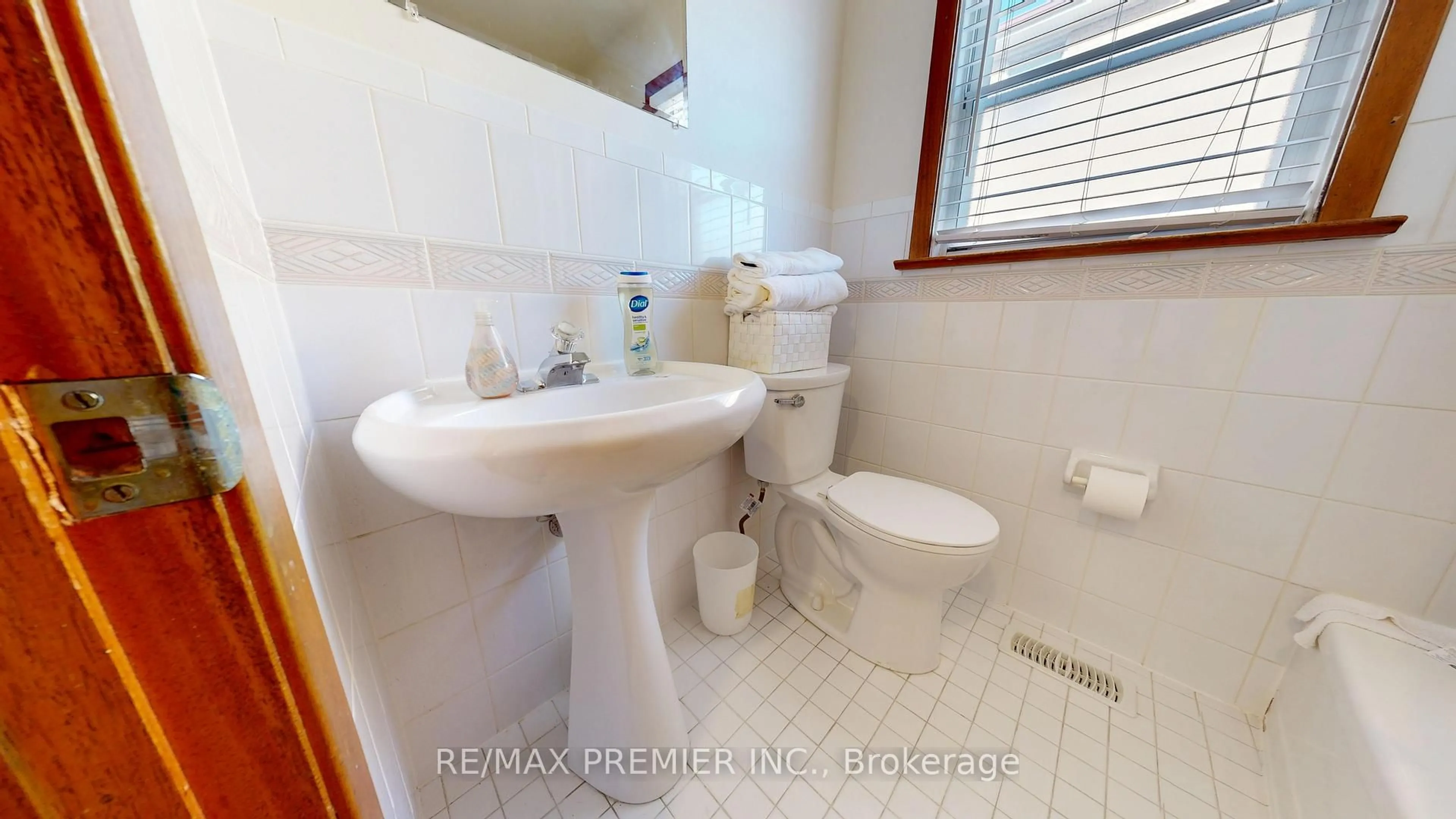 Standard bathroom, ceramic/tile floor for 12 Sonnet Crt, Toronto Ontario M6L 1J7