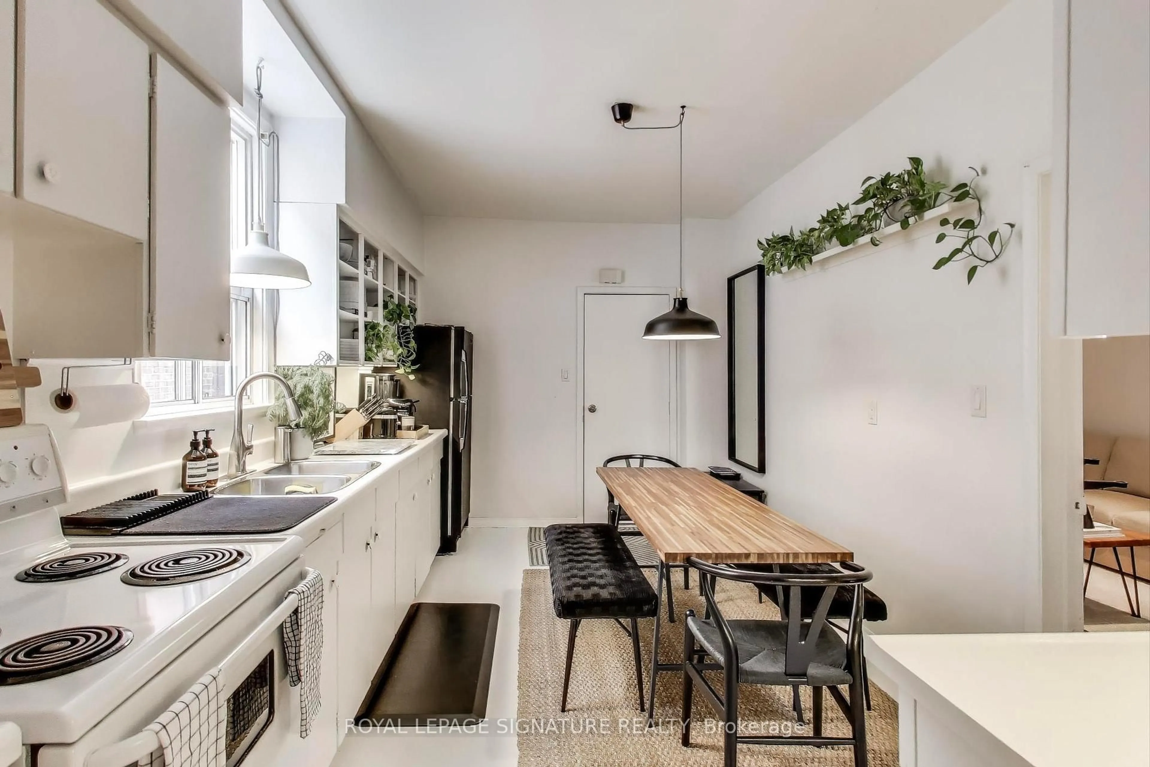 Unknown for 232 Pacific Ave, Toronto Ontario M6P 2P5