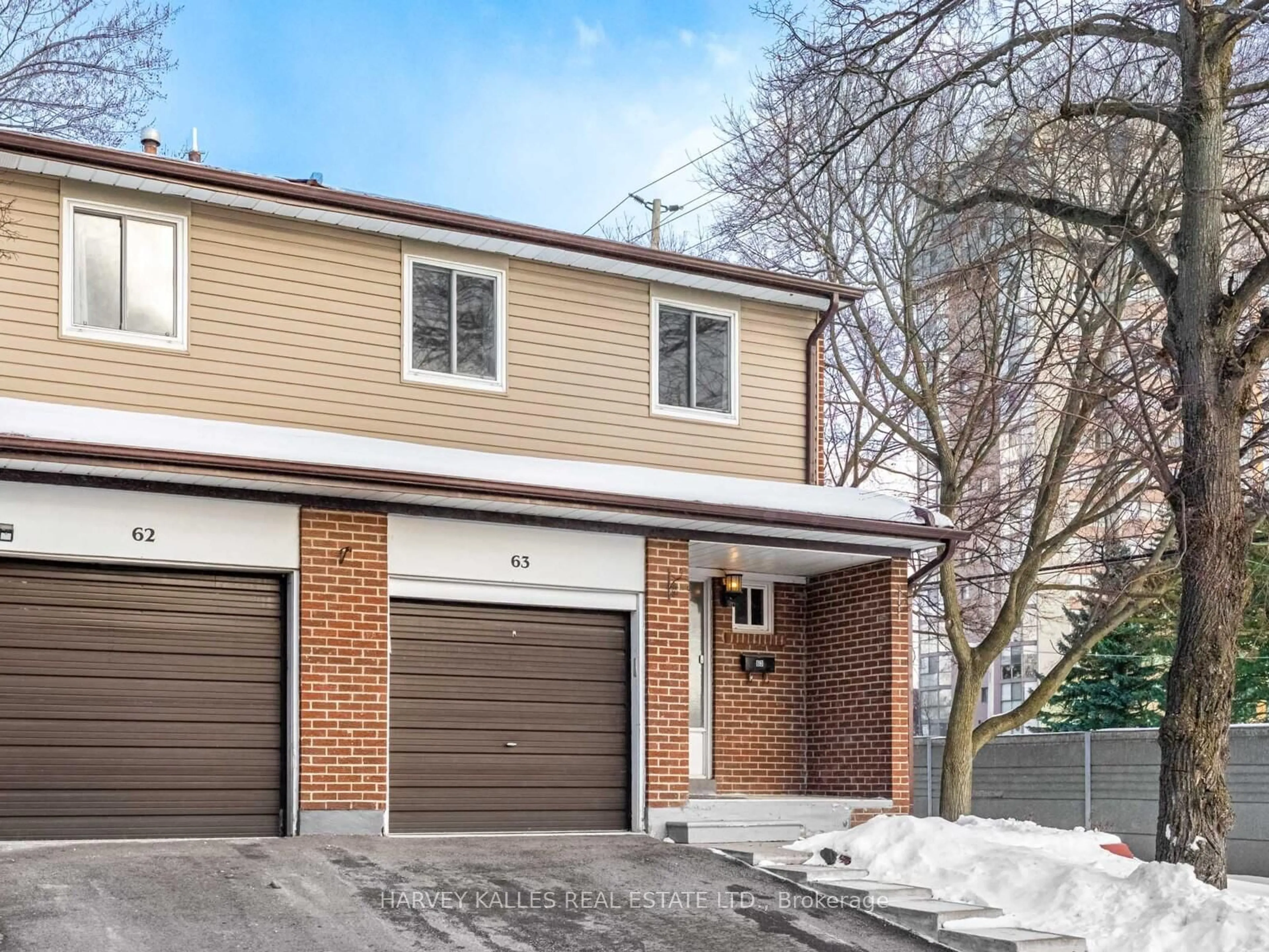 Home with brick exterior material, street for 3025 Cedarglen Gate #63, Mississauga Ontario L5C 2V7