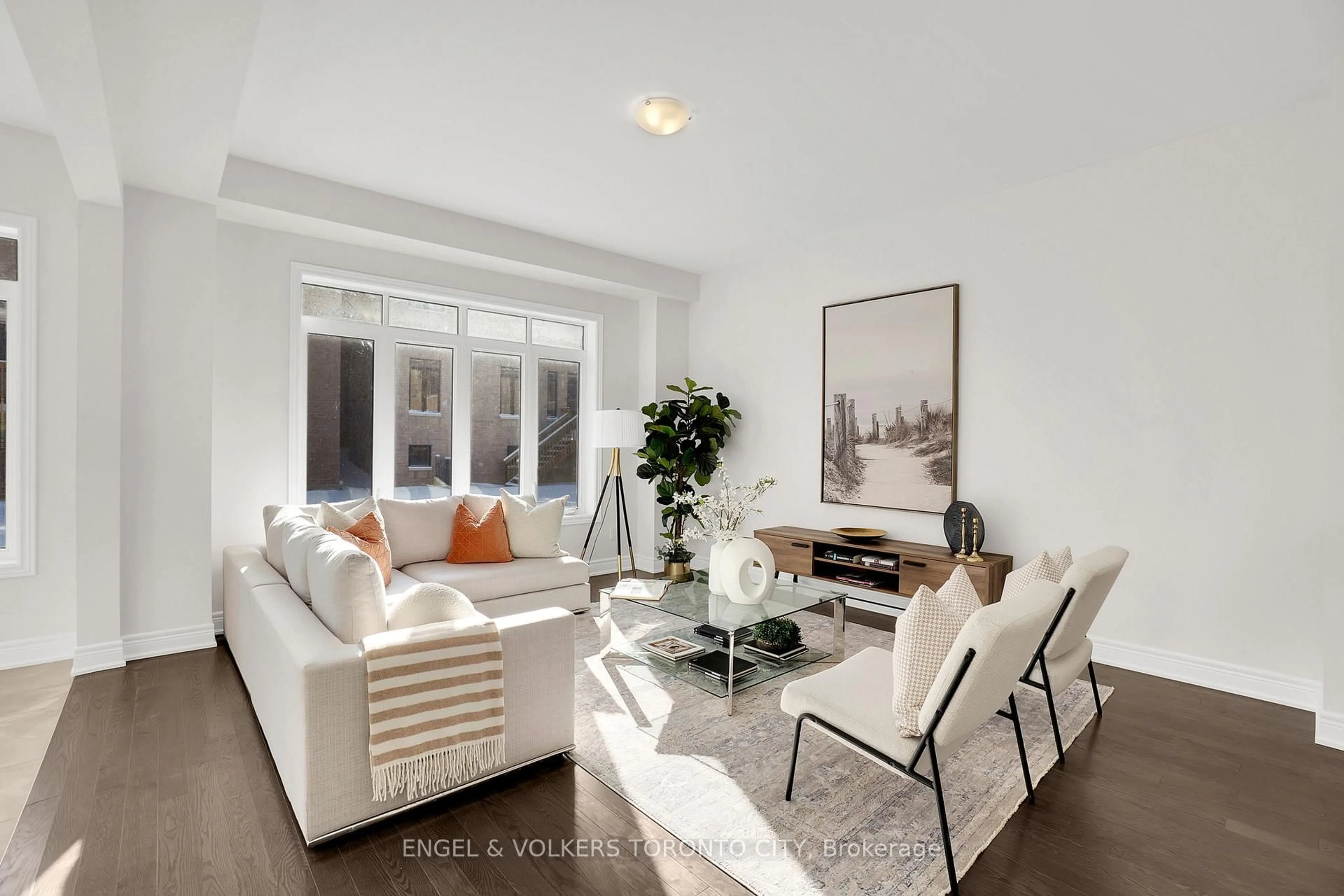 Living room with furniture, unknown for 72 Claremont Dr, Brampton Ontario L6R 4E8