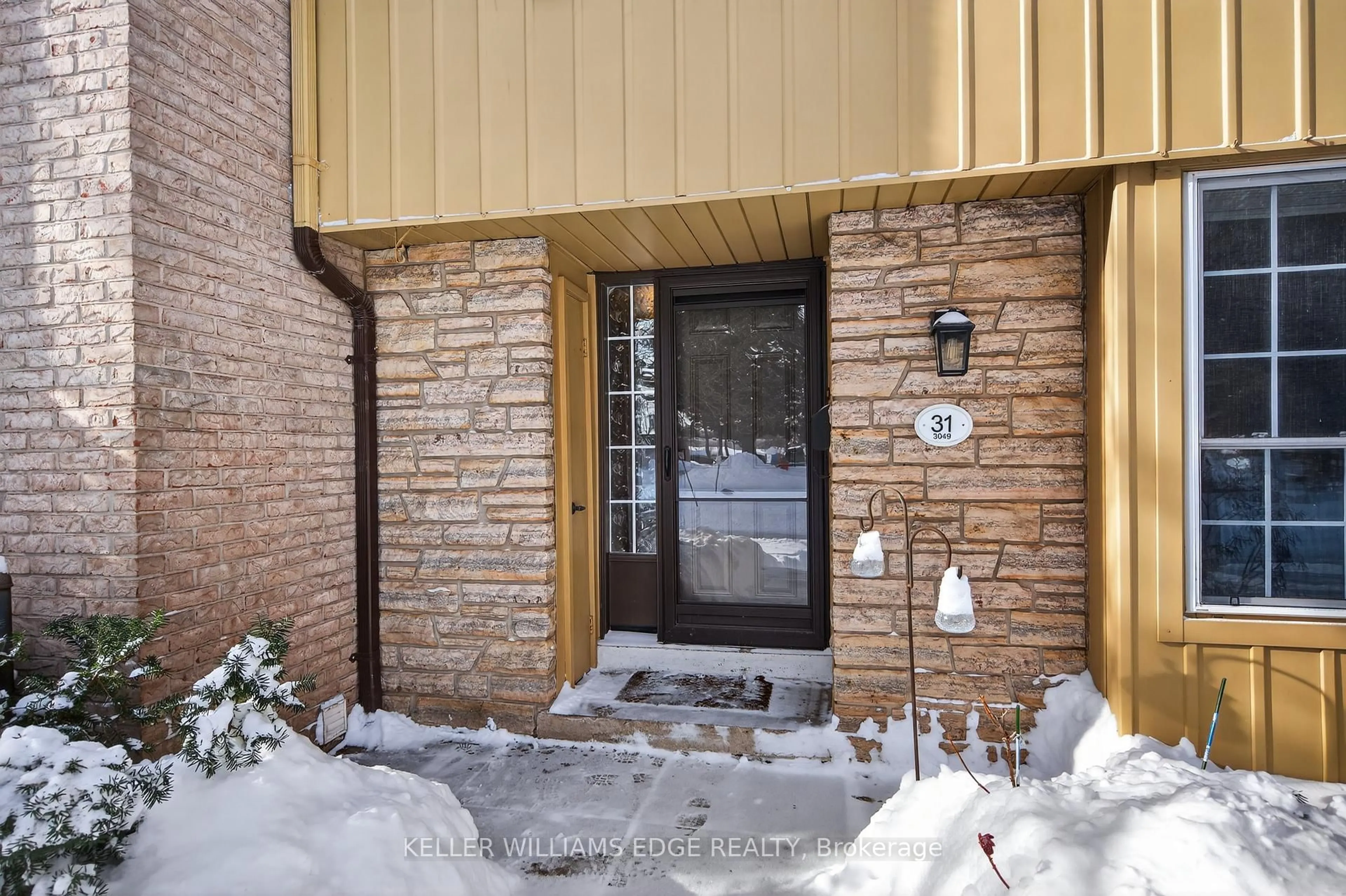 Indoor entryway for 3049 Glencrest Rd #31, Burlington Ontario L7N 3K1