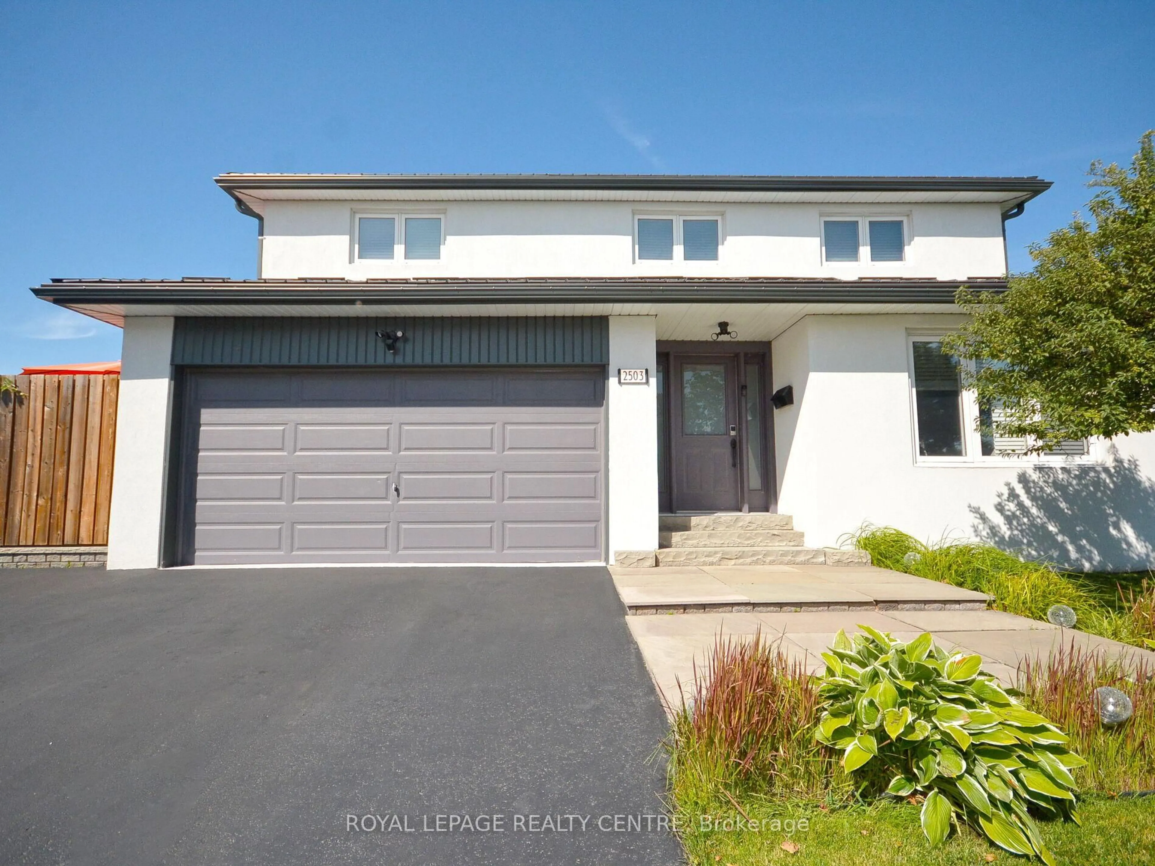 Home with vinyl exterior material, street for 2503 Palisander Ave, Mississauga Ontario L5B 2N4