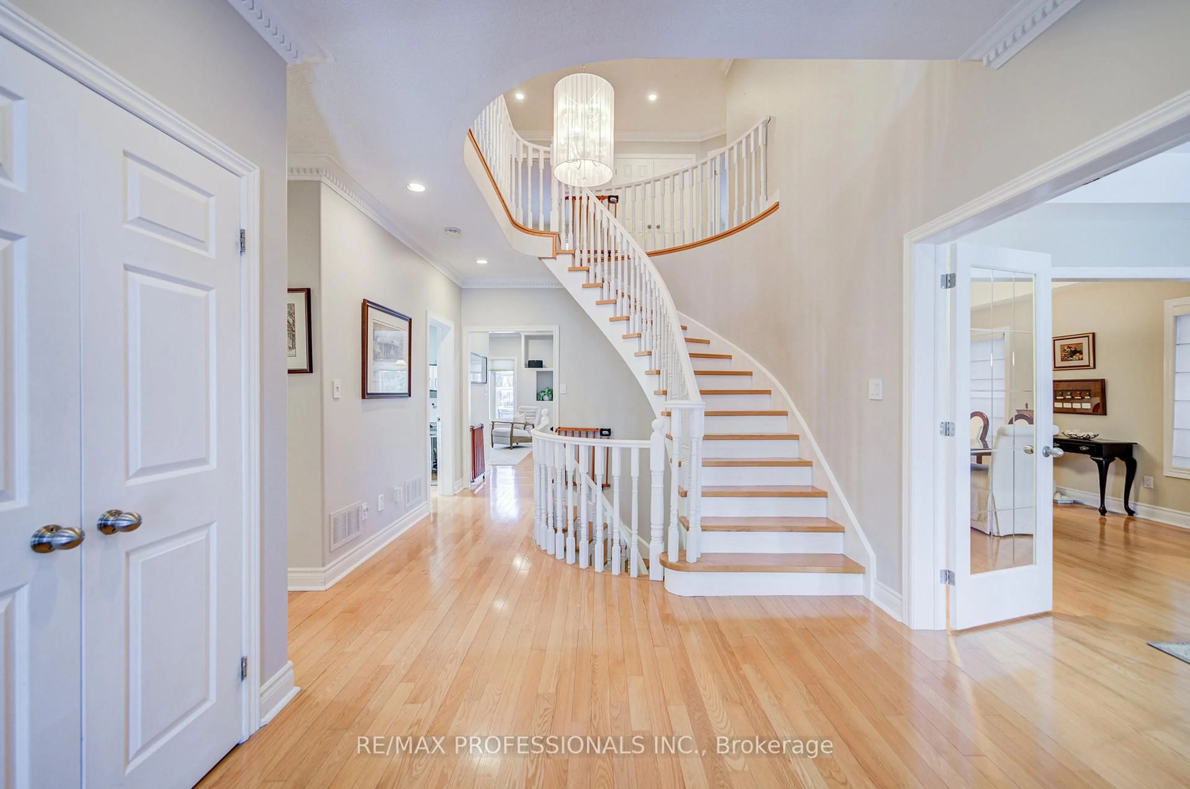 Unknown for 4662 Dundas St, Toronto Ontario M9A 1A6