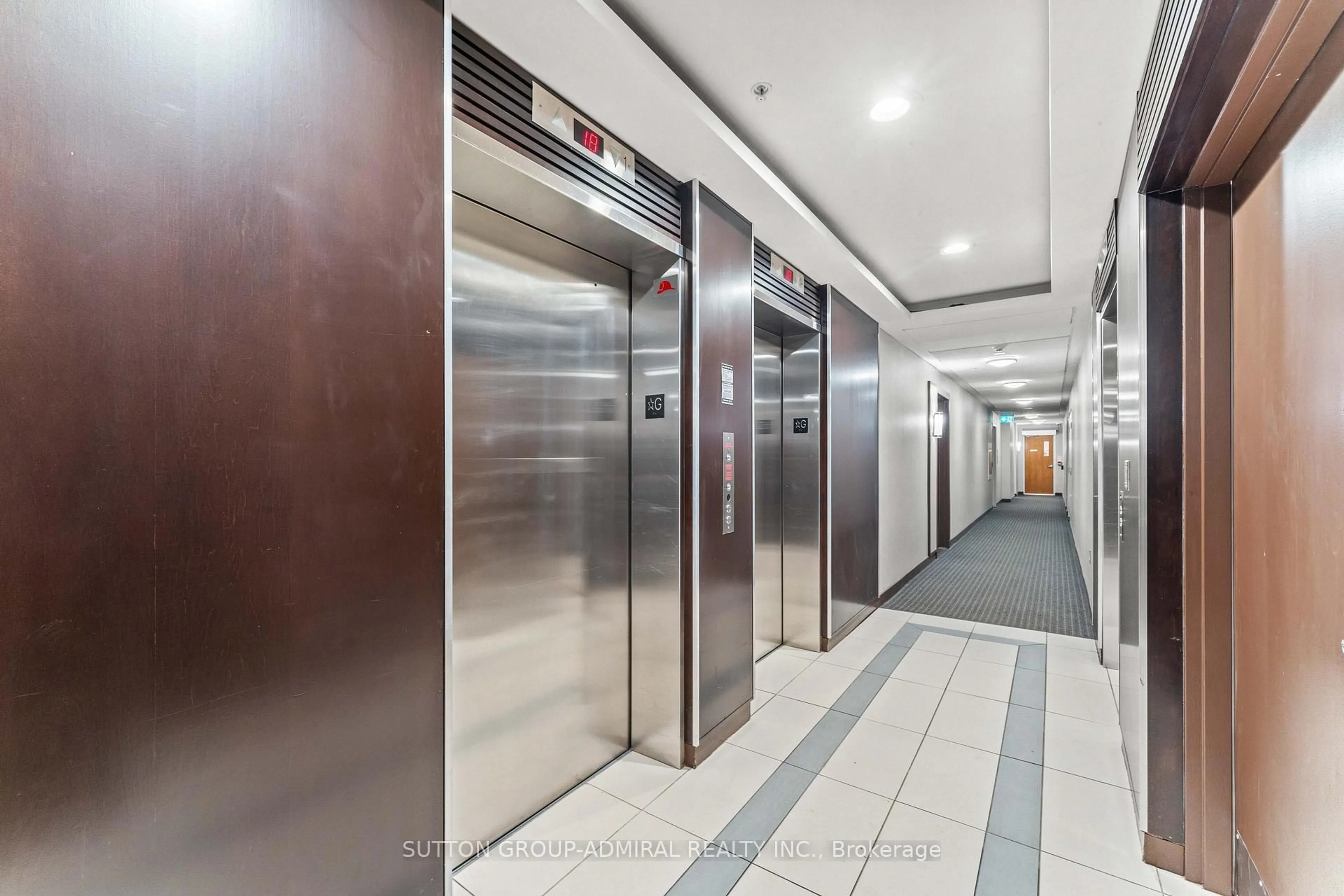 Indoor foyer for 155 Legion Rd #2513, Toronto Ontario M8Y 0A7