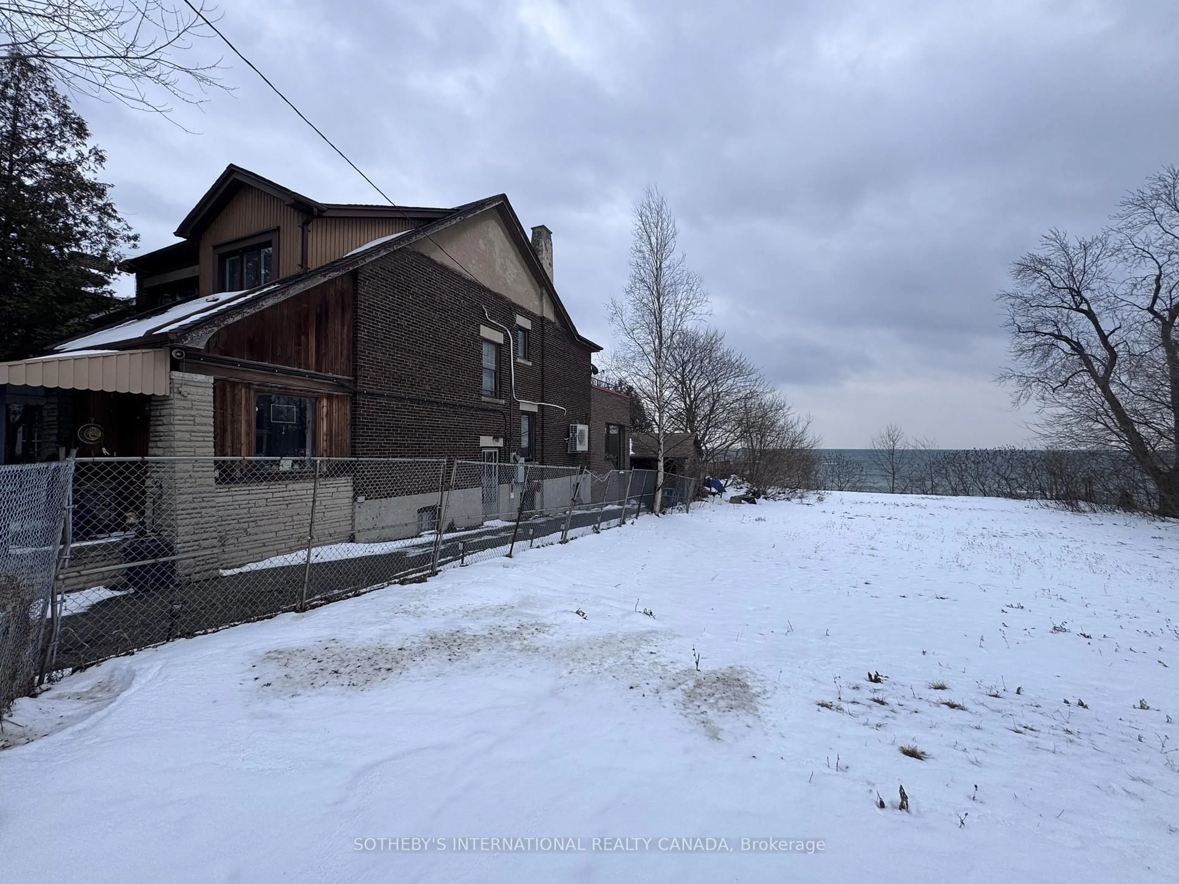 A pic from outside/outdoor area/front of a property/back of a property/a pic from drone, unknown for 2685 Lake Shore Blvd, Toronto Ontario M8V 1G6