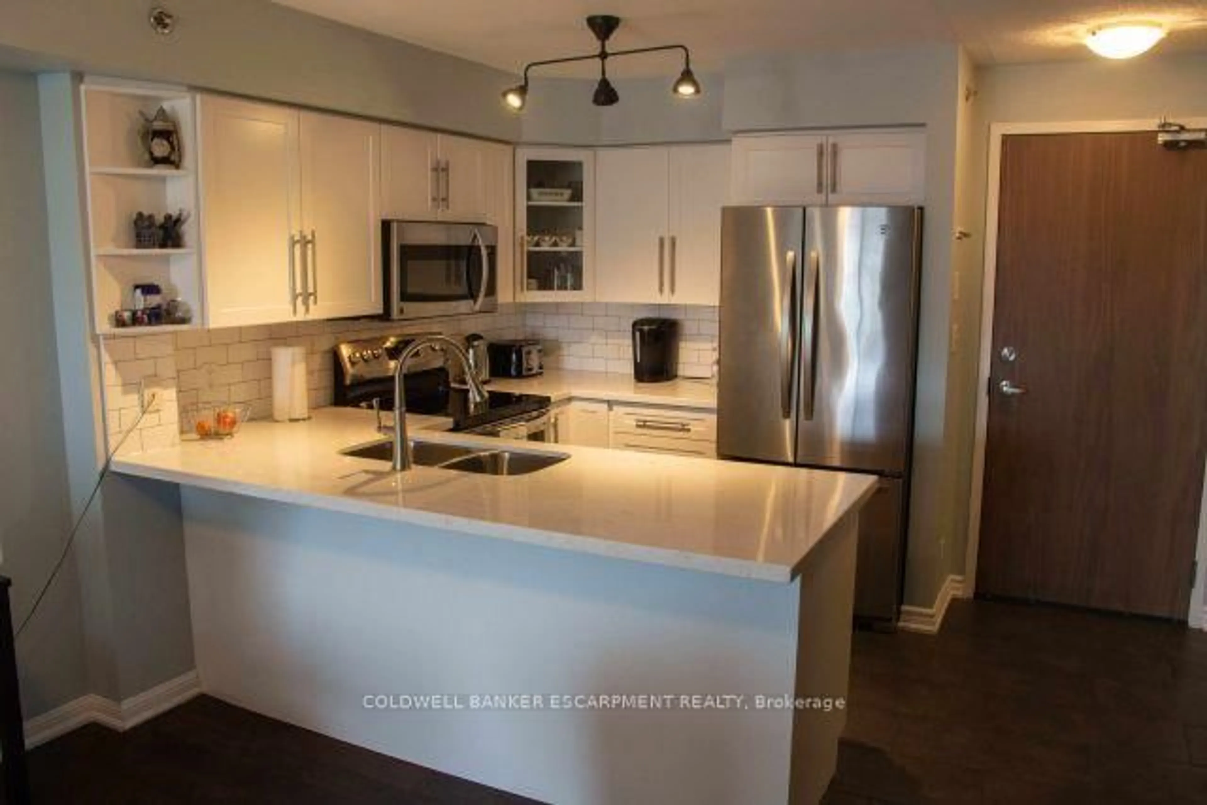 Open concept kitchen, unknown for 3070 Rotary Way #425, Burlington Ontario L7M 0H1