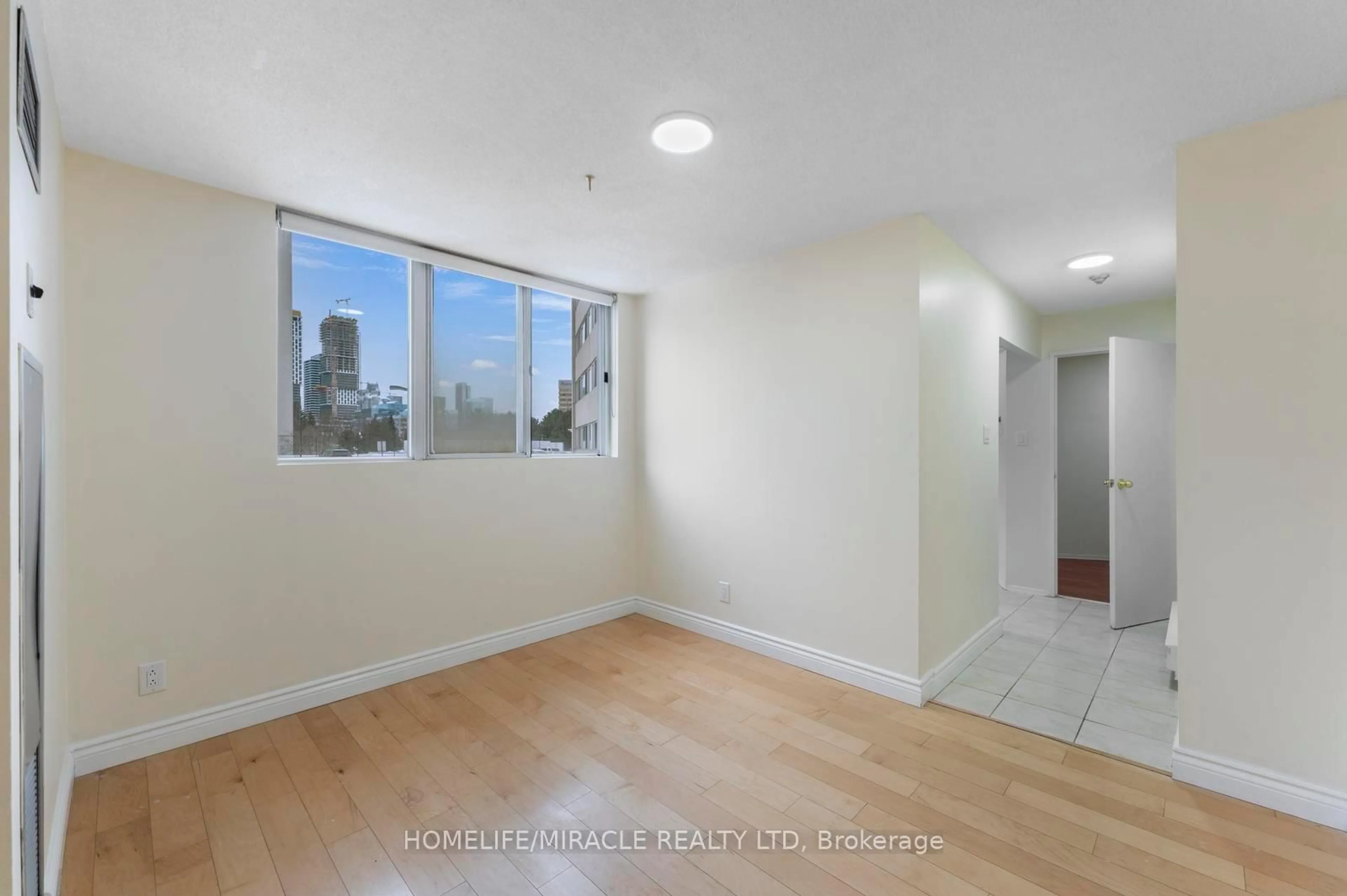 A pic of a room for 3700 Kaneff Cres #202, Mississauga Ontario L5A 4B8