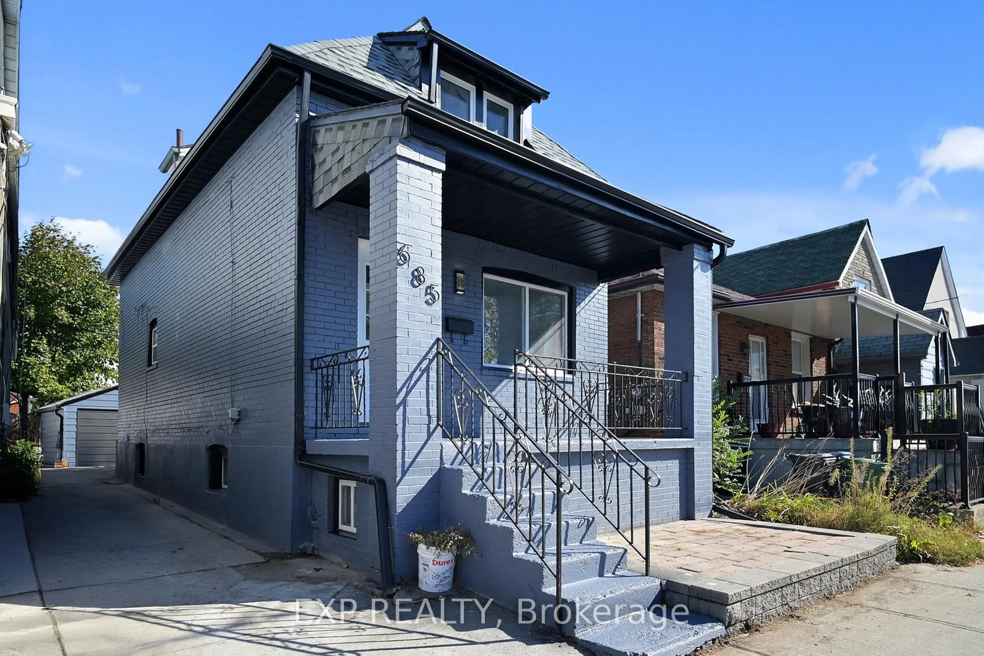 Unknown for 685 Jane St, Toronto Ontario M6N 4A6