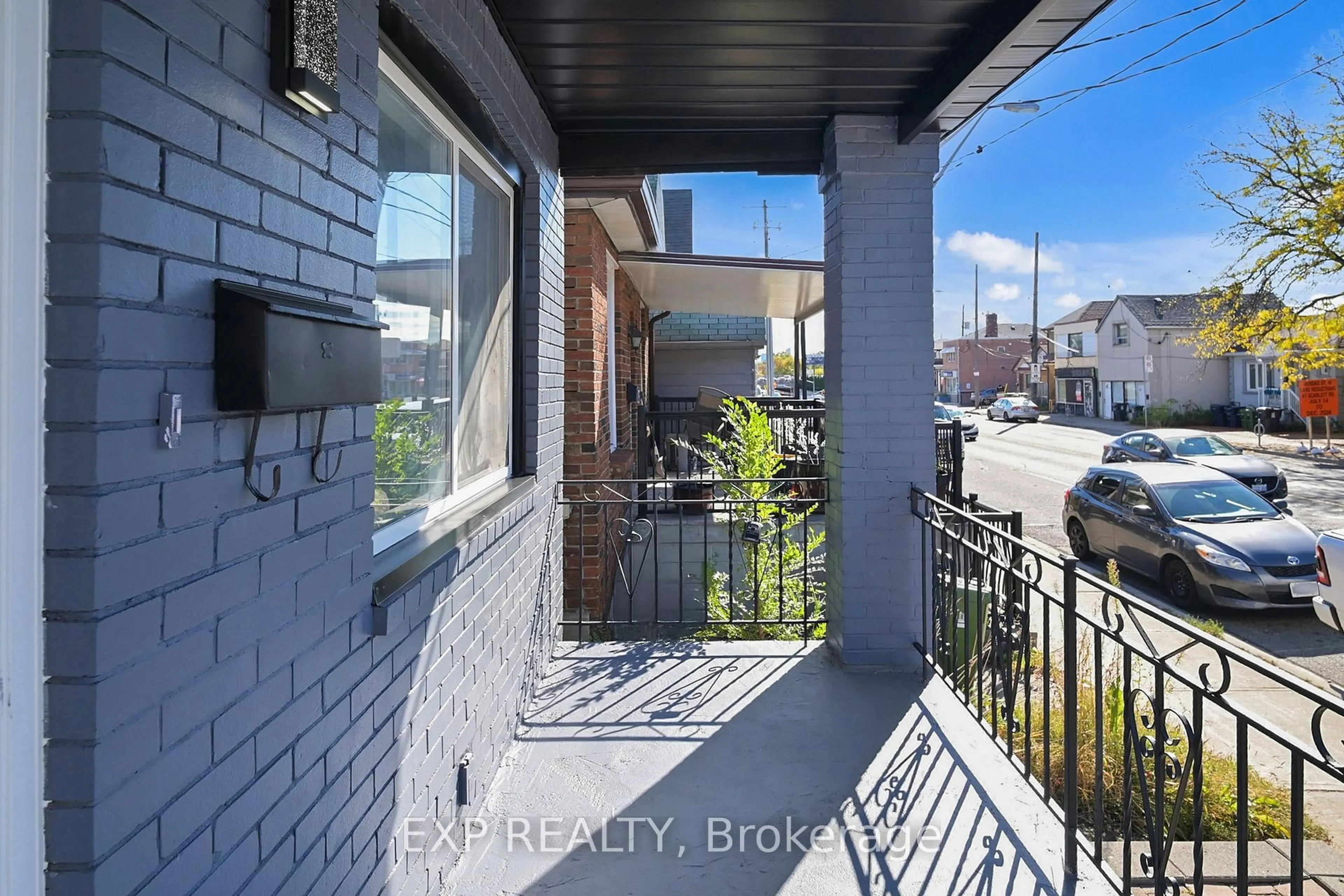 Patio, street for 685 Jane St, Toronto Ontario M6N 4A6