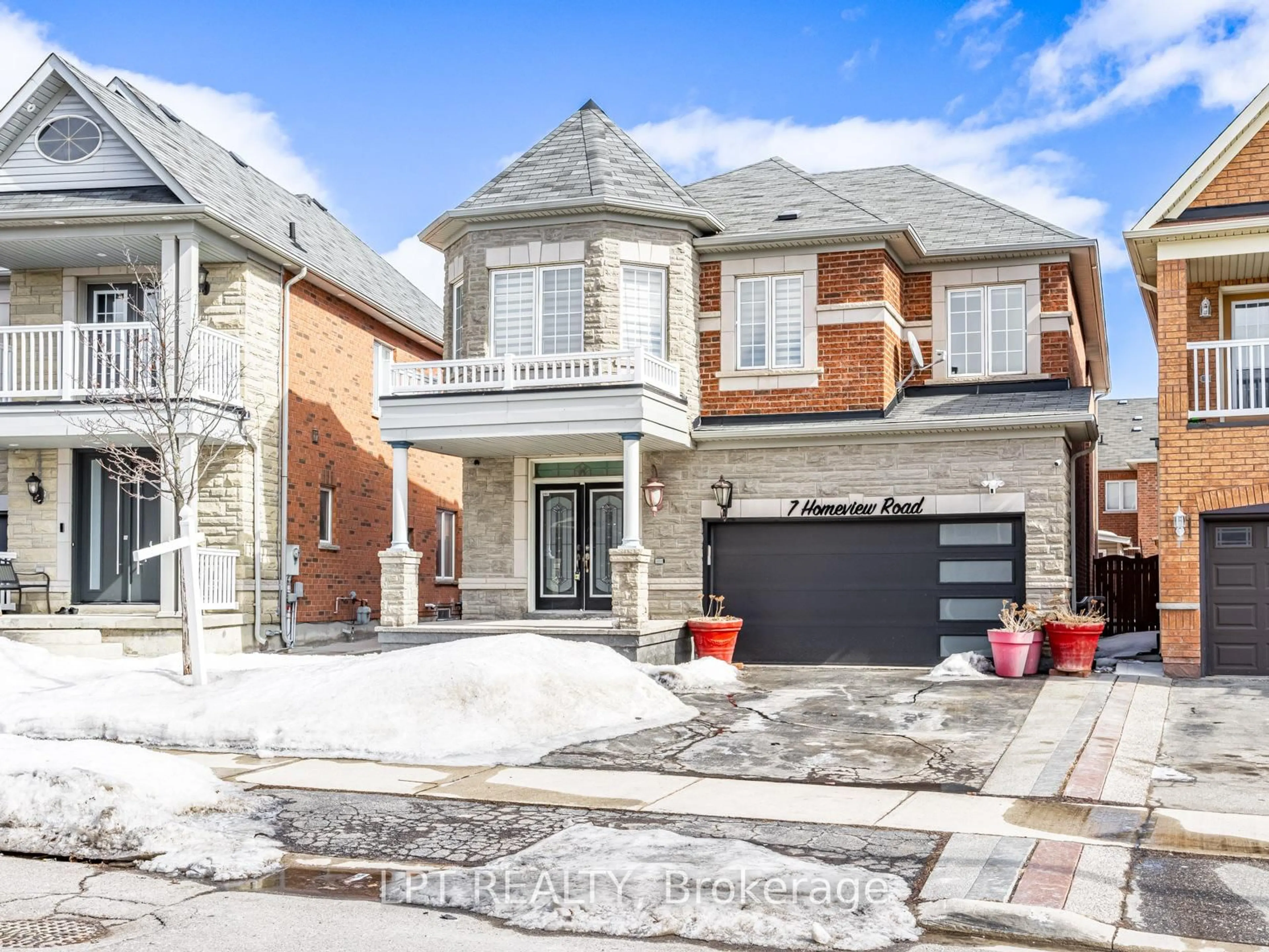 Home with brick exterior material, street for 7 Homeview Rd, Brampton Ontario L6R 2L9