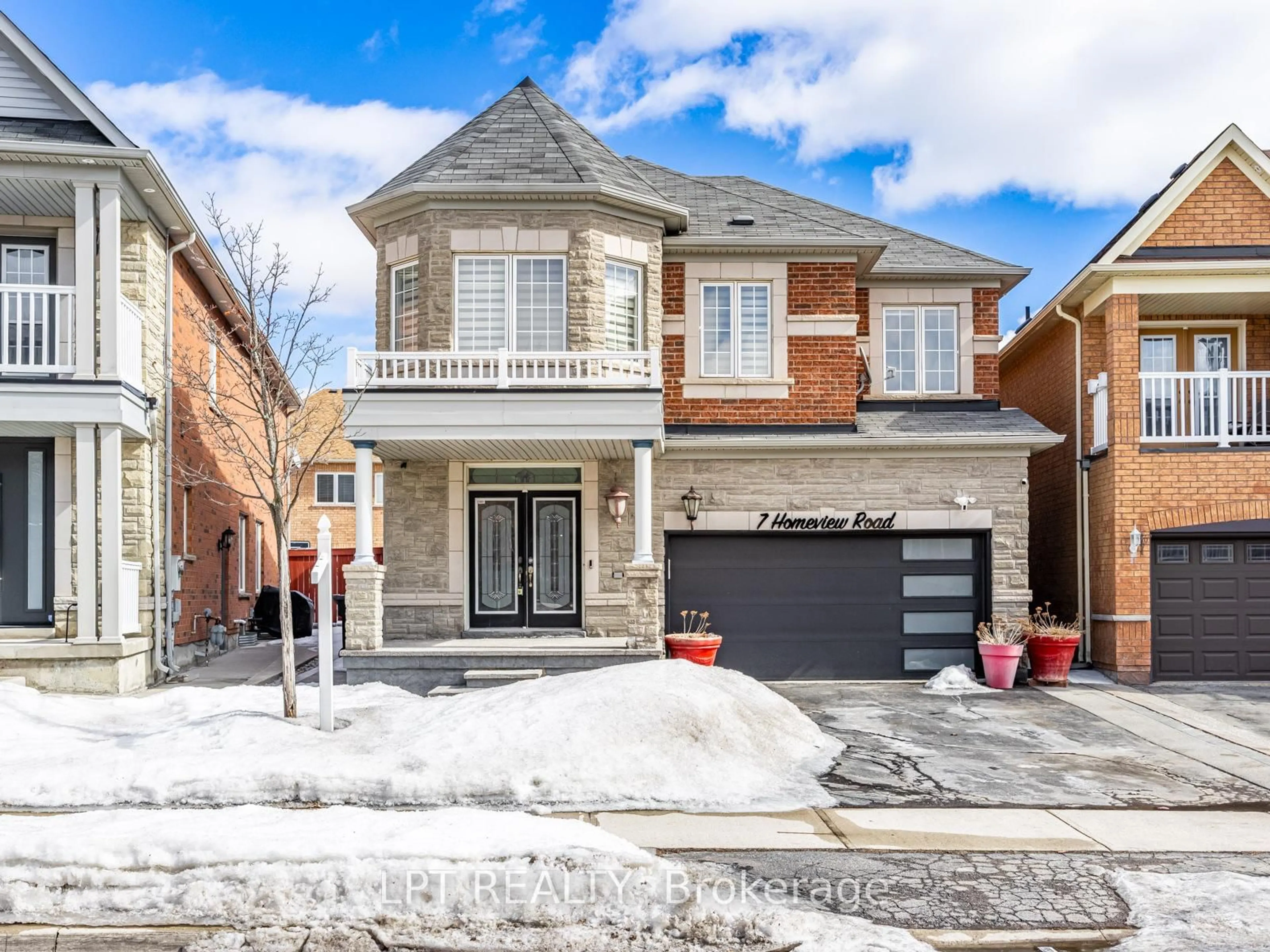 Home with brick exterior material, street for 7 Homeview Rd, Brampton Ontario L6R 2L9
