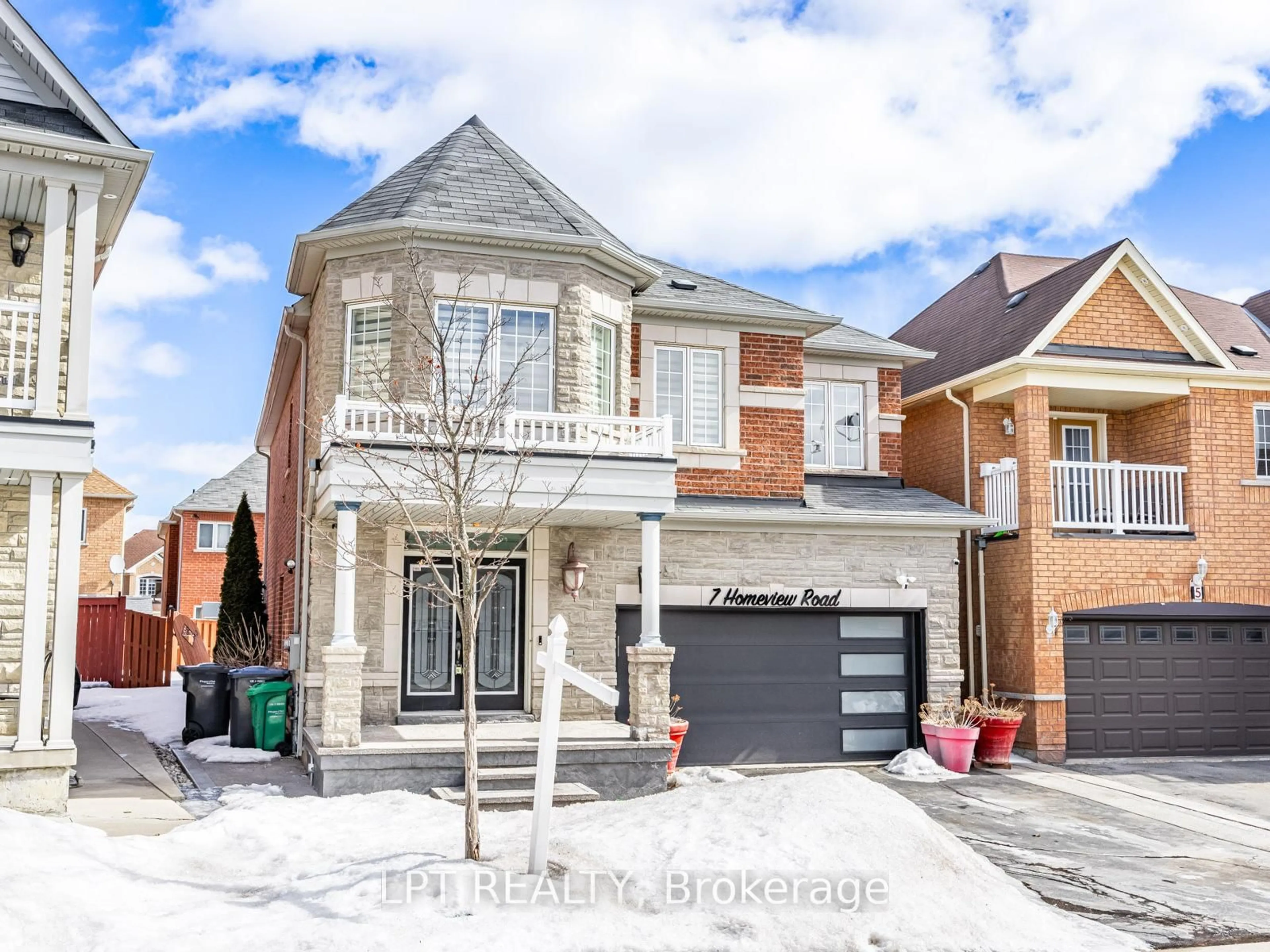 Home with brick exterior material, street for 7 Homeview Rd, Brampton Ontario L6R 2L9