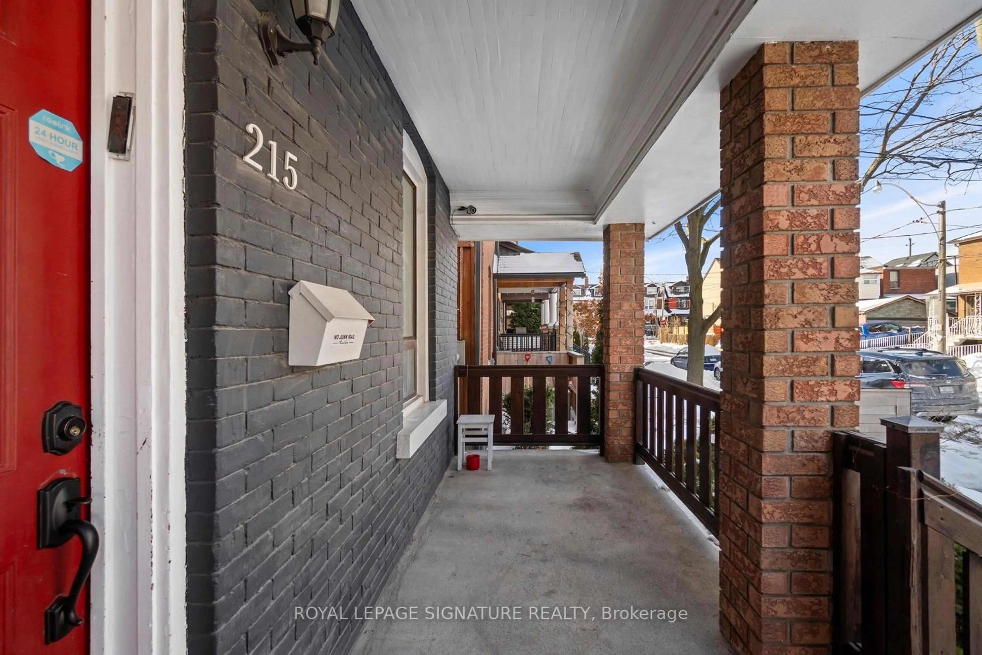 Indoor entryway for 215 Yarmouth Rd, Toronto Ontario M6G 1X5