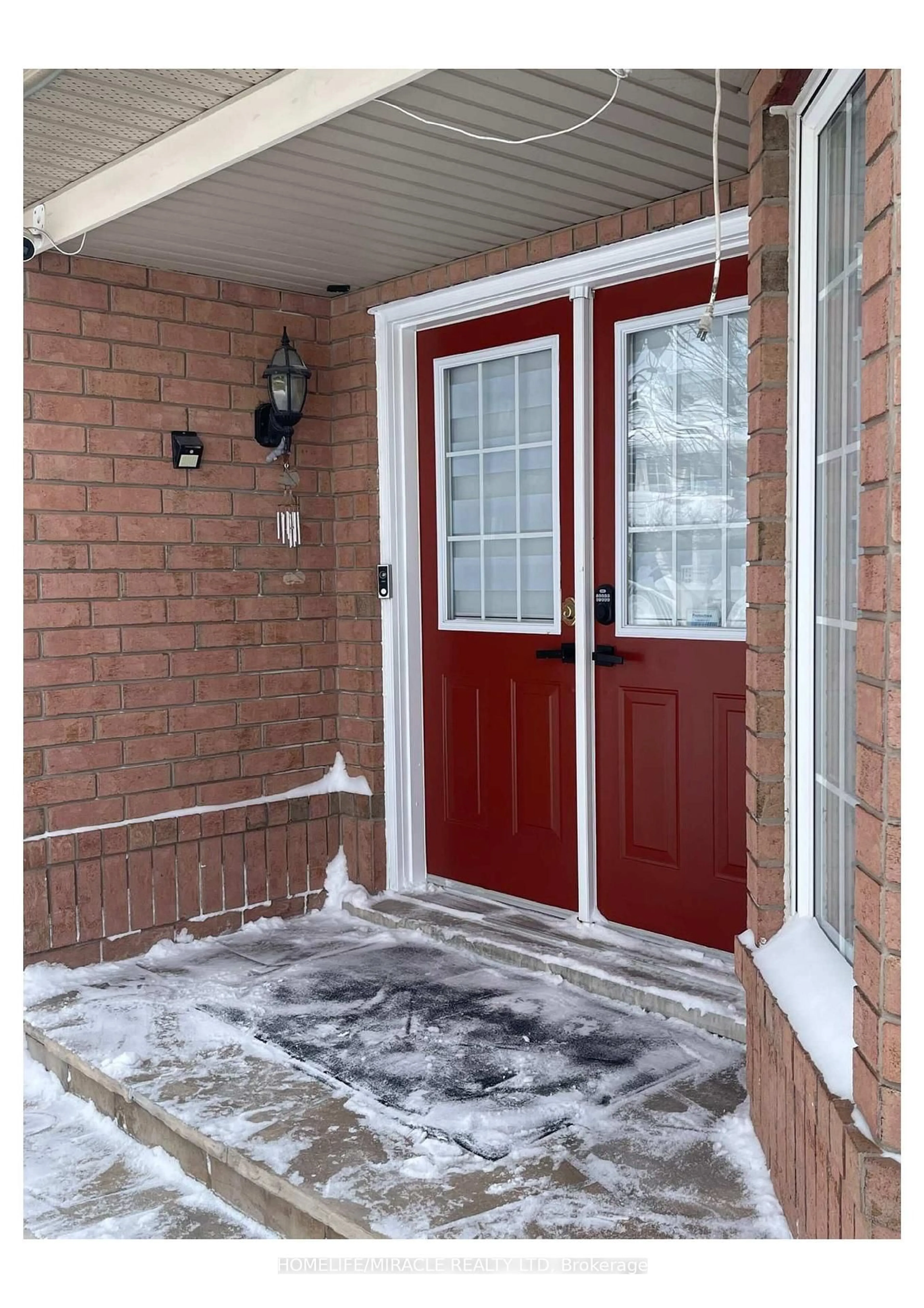 Indoor entryway for 55 Secord Cres, Brampton Ontario L6X 4Y8