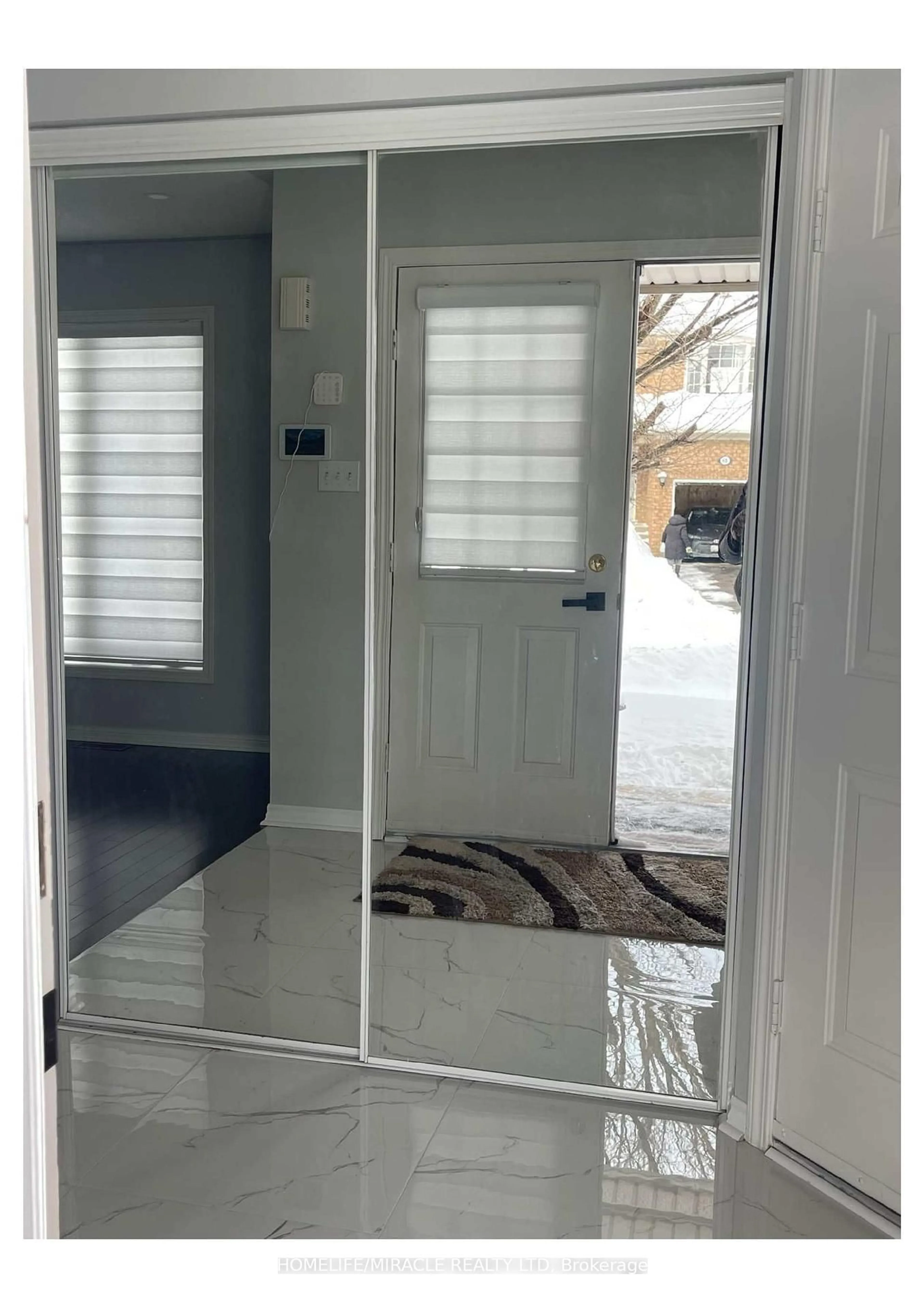 Indoor entryway for 55 Secord Cres, Brampton Ontario L6X 4Y8