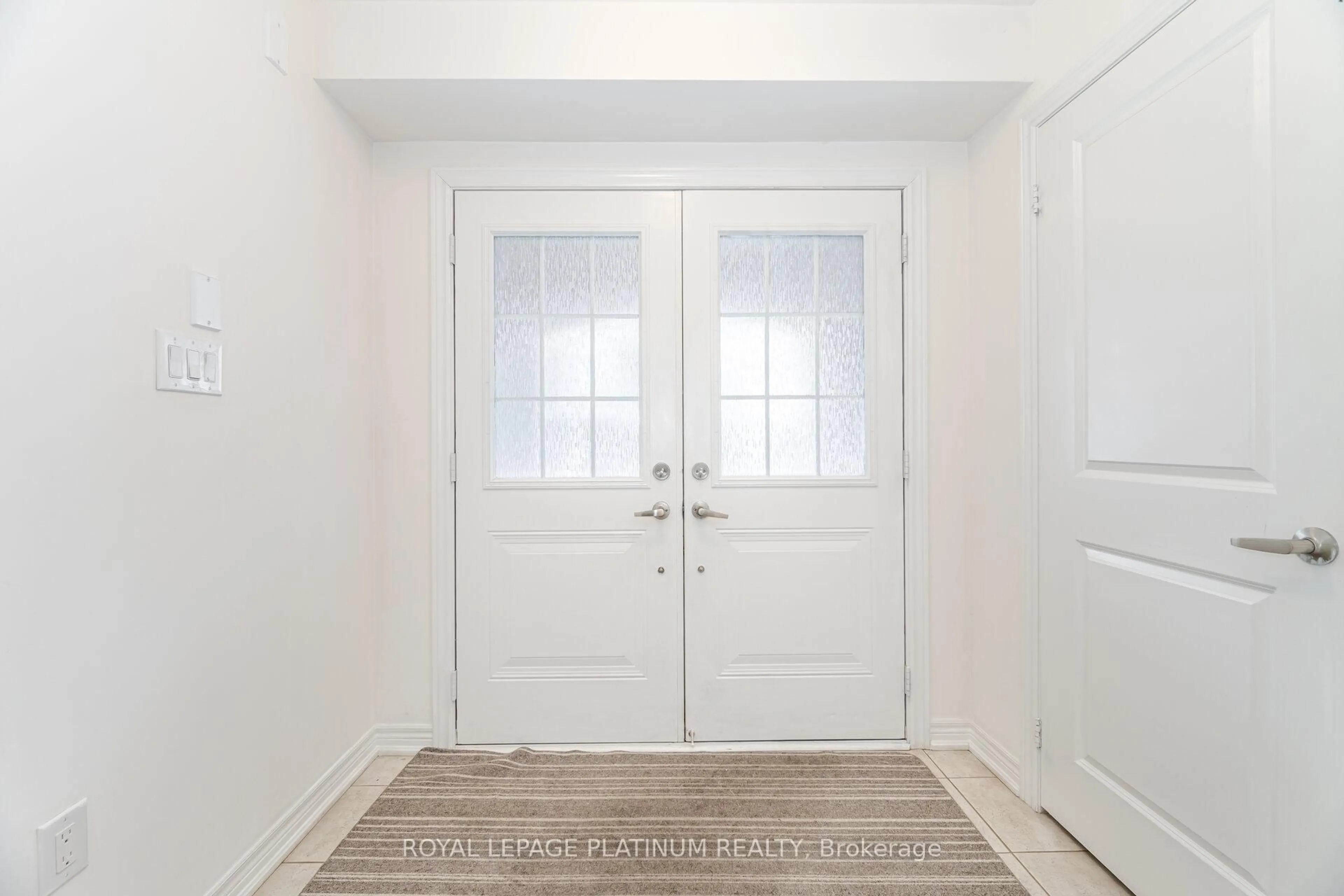 Indoor entryway for 20 Haymarket Dr, Brampton Ontario L7A 5C3