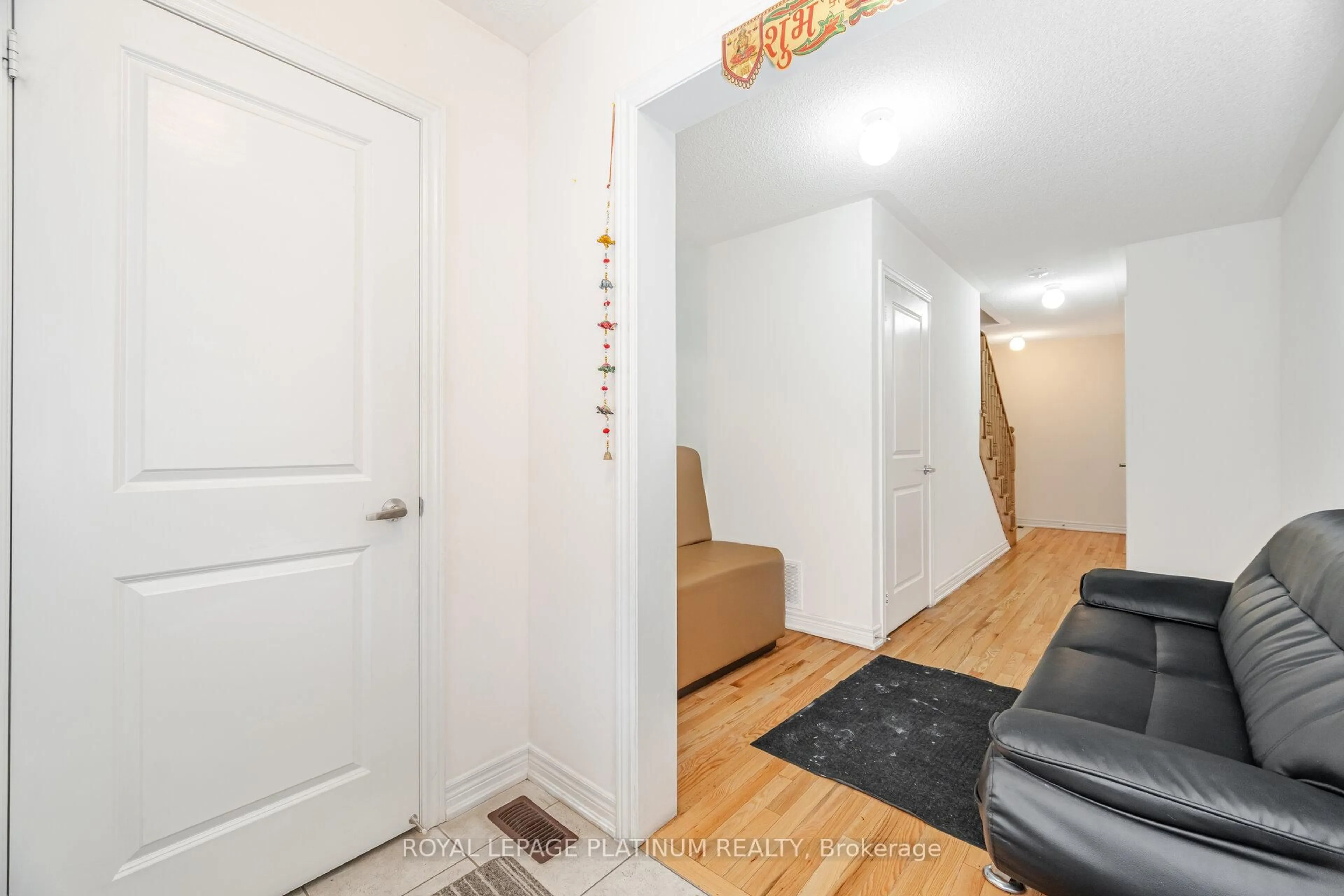 Indoor entryway for 20 Haymarket Dr, Brampton Ontario L7A 5C3
