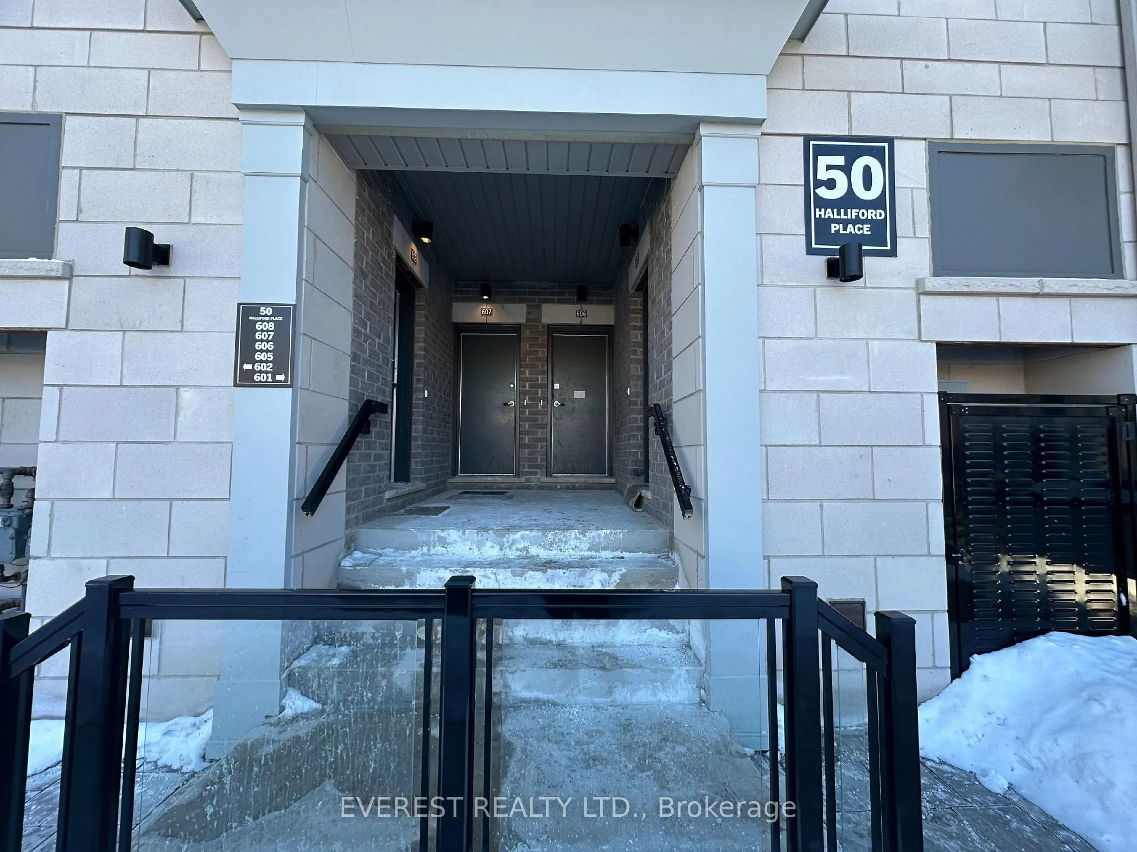 Indoor foyer for 50 Halliford Pl #606, Brampton Ontario L6P 4R1