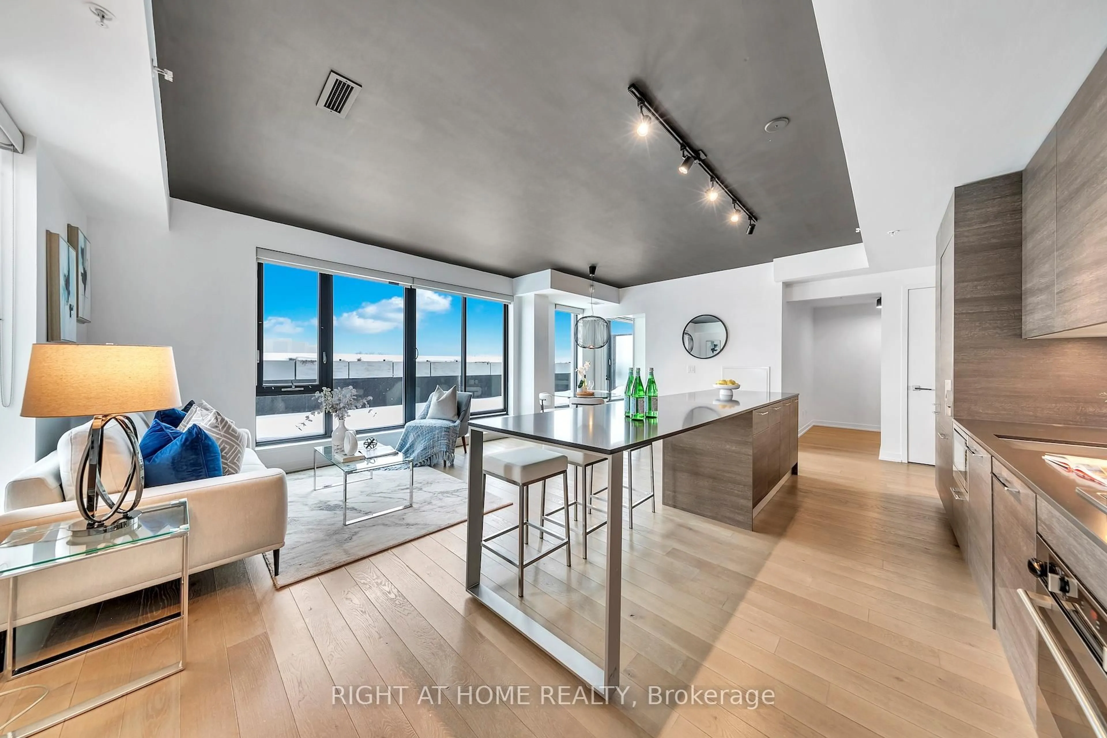 Unknown for 530 Indian Grve #613, Toronto Ontario M6P 0B3