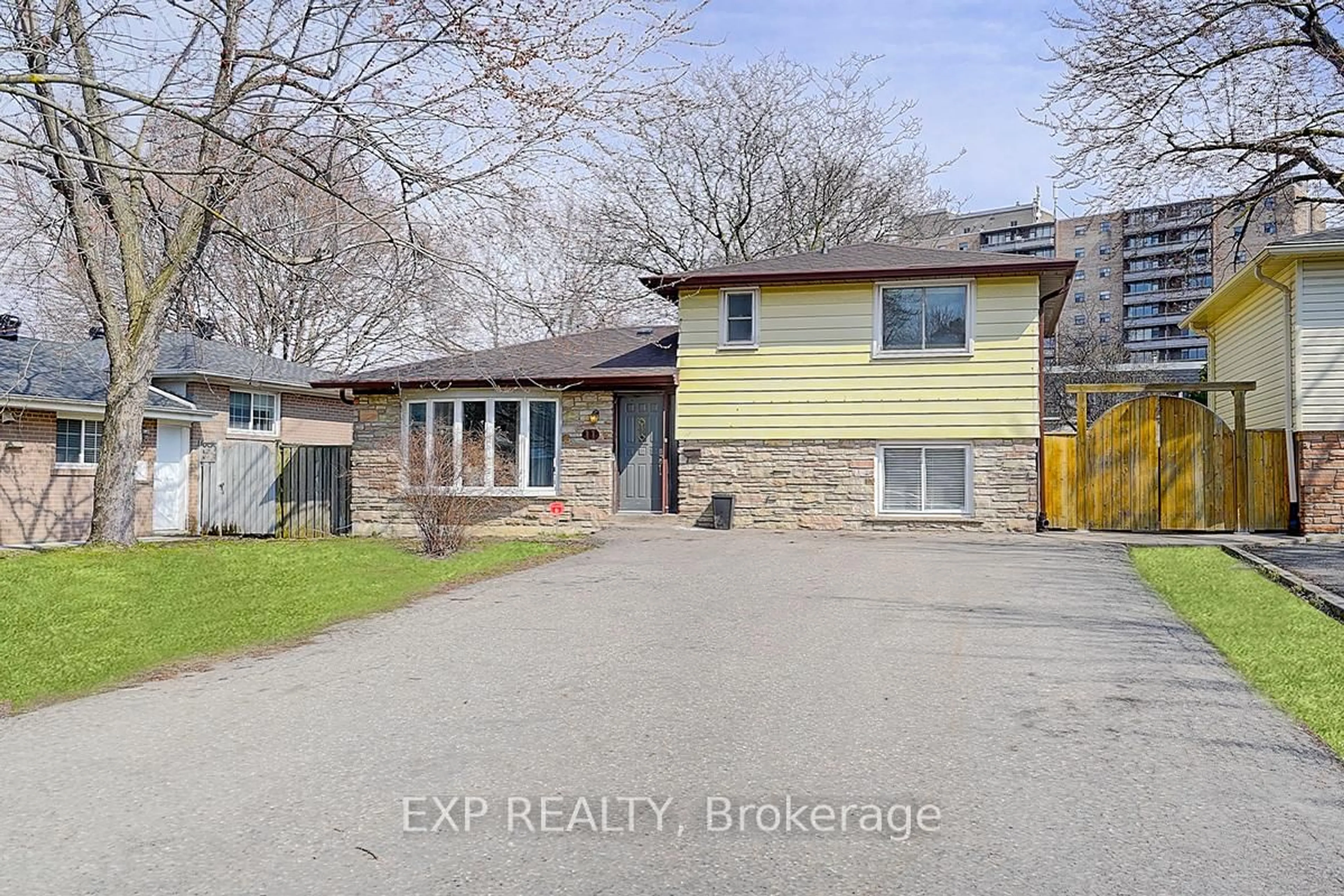 A pic from outside/outdoor area/front of a property/back of a property/a pic from drone, street for 11 Tullamore Rd, Brampton Ontario L6W 1J6