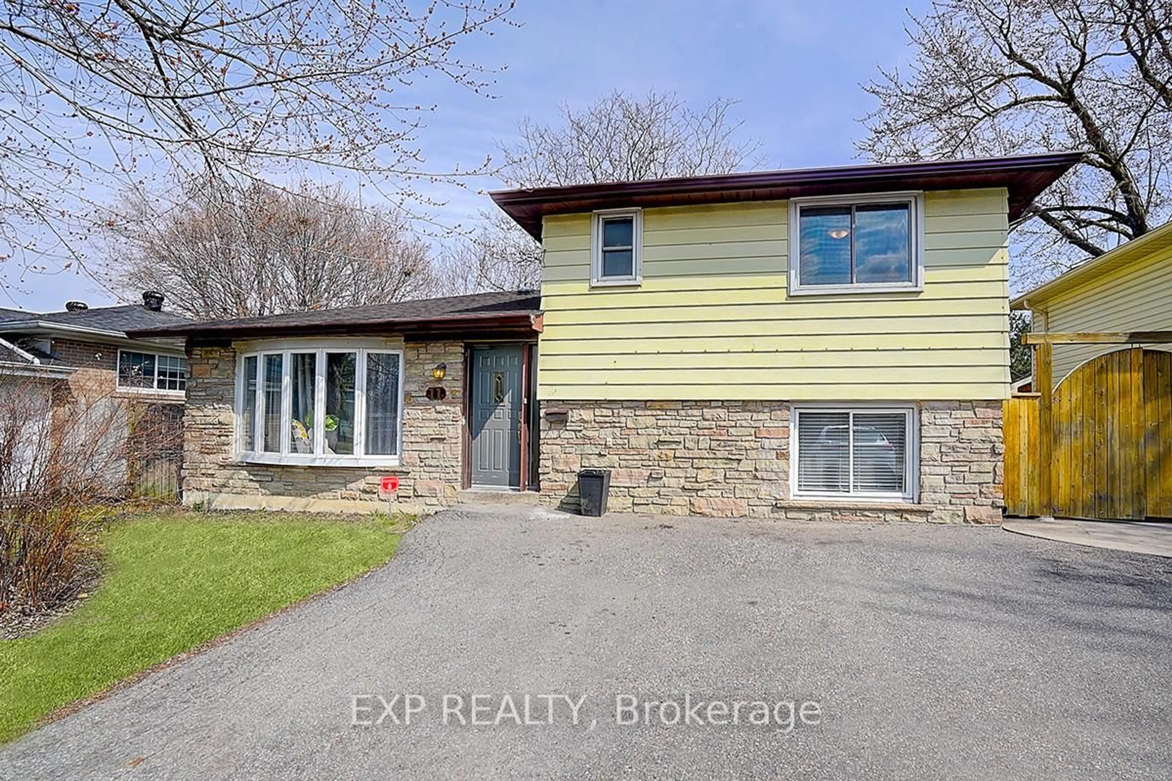 A pic from outside/outdoor area/front of a property/back of a property/a pic from drone, street for 11 Tullamore Rd, Brampton Ontario L6W 1J6