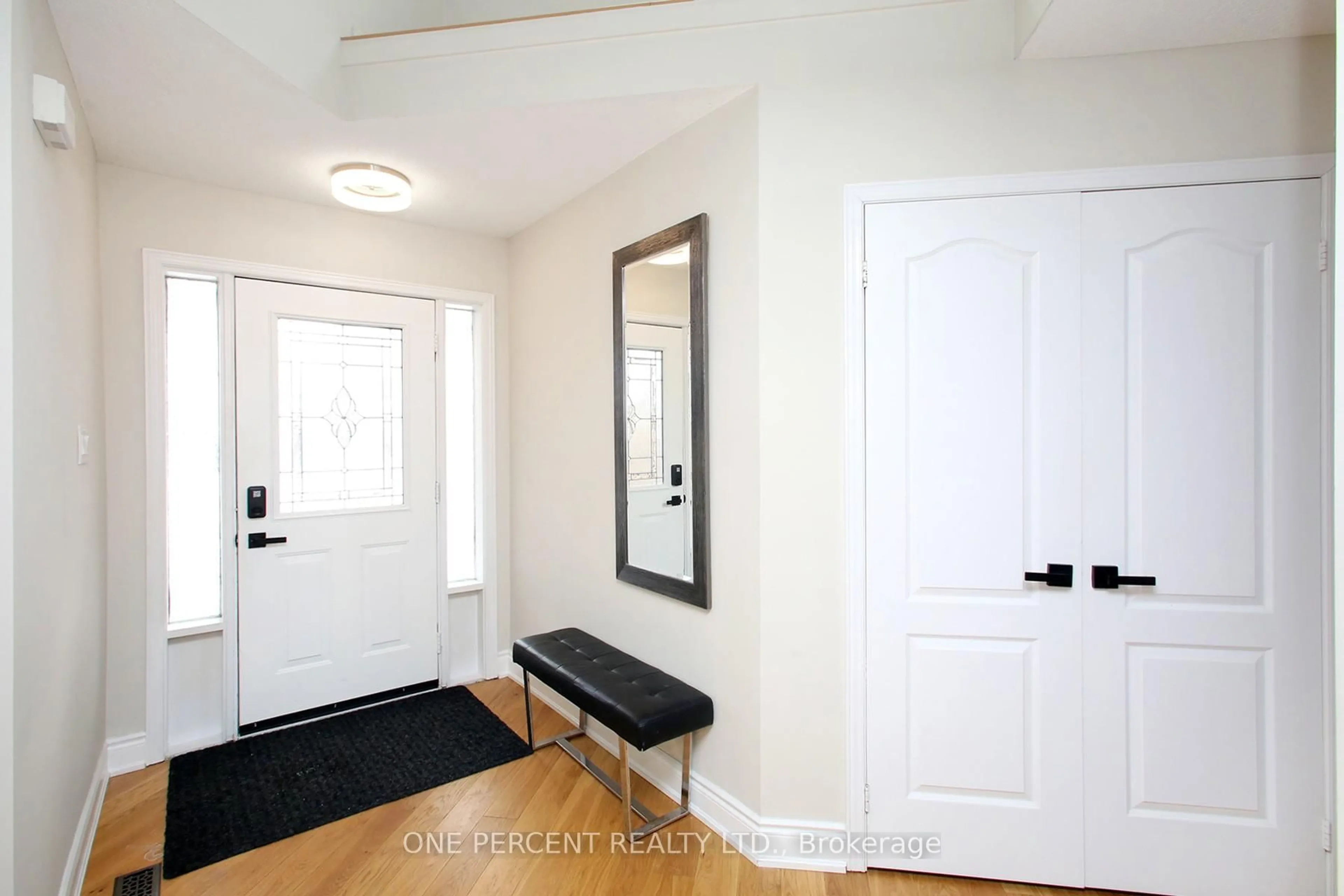 Indoor entryway for 5 Watson Rd, Halton Hills Ontario L7G 5N8