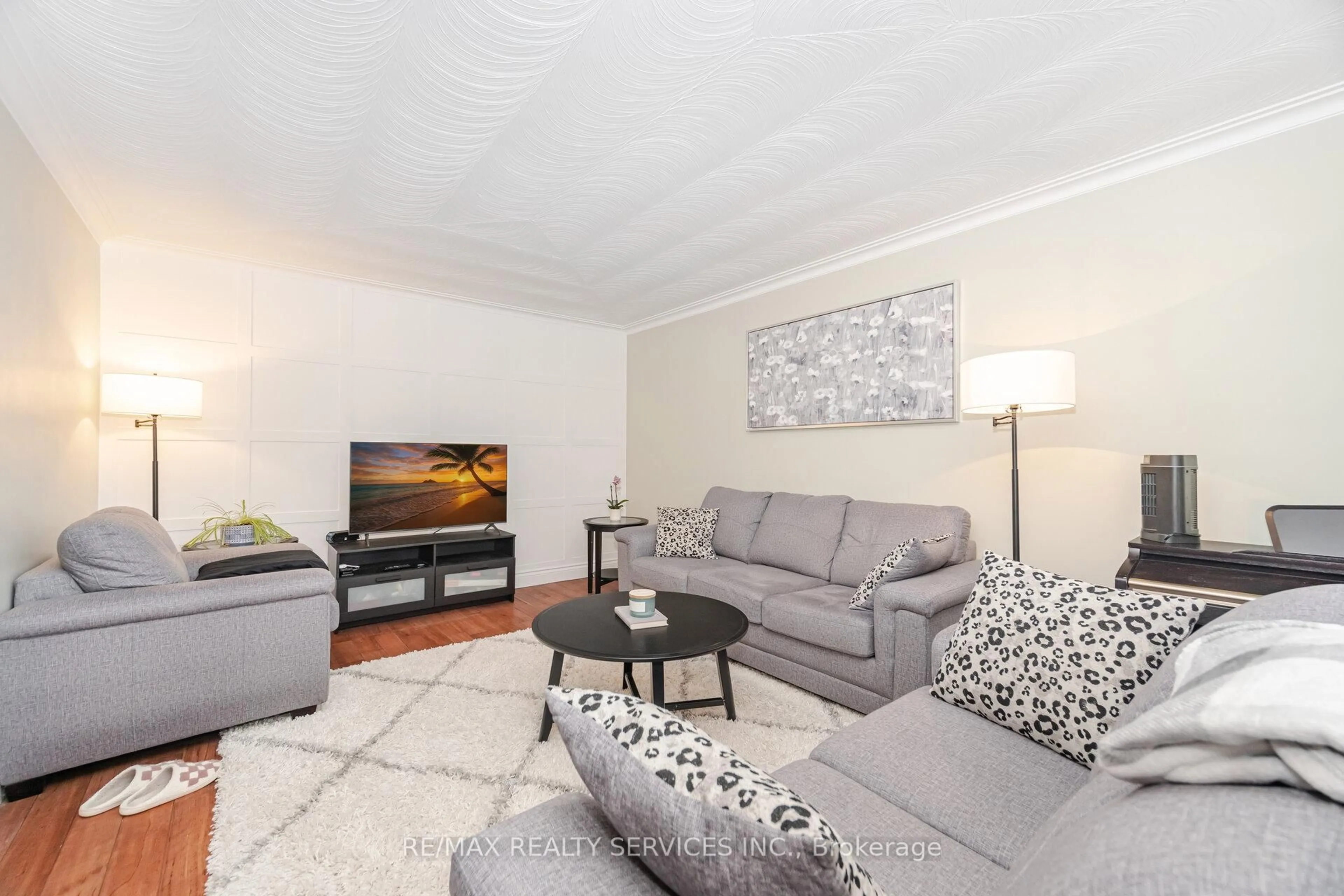 Living room with furniture, unknown for 234 Elizabeth St, Brampton Ontario L6Y 1S1