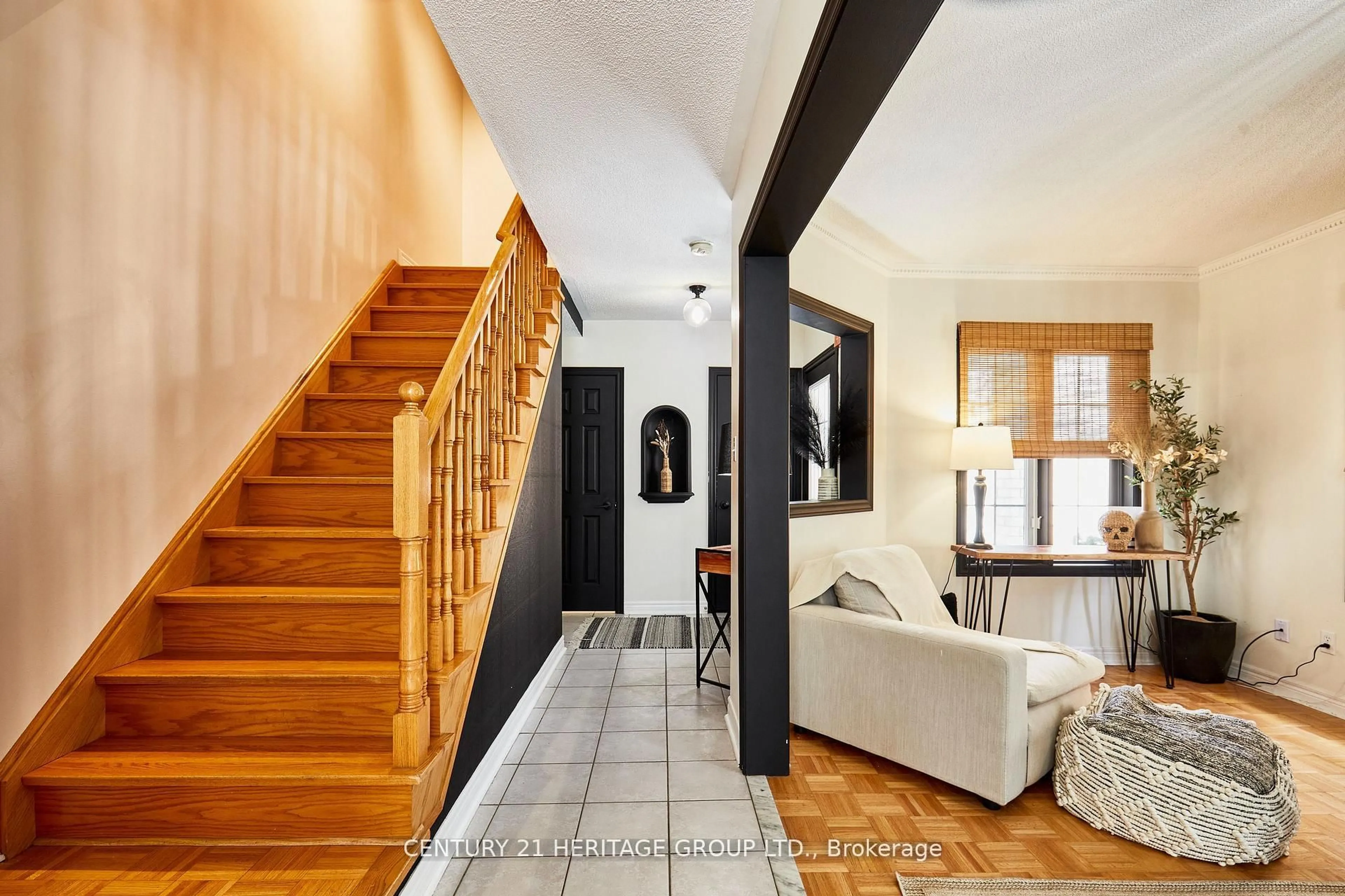 Indoor entryway for 13 Carriage House Rd, Caledon Ontario L7E 2H8