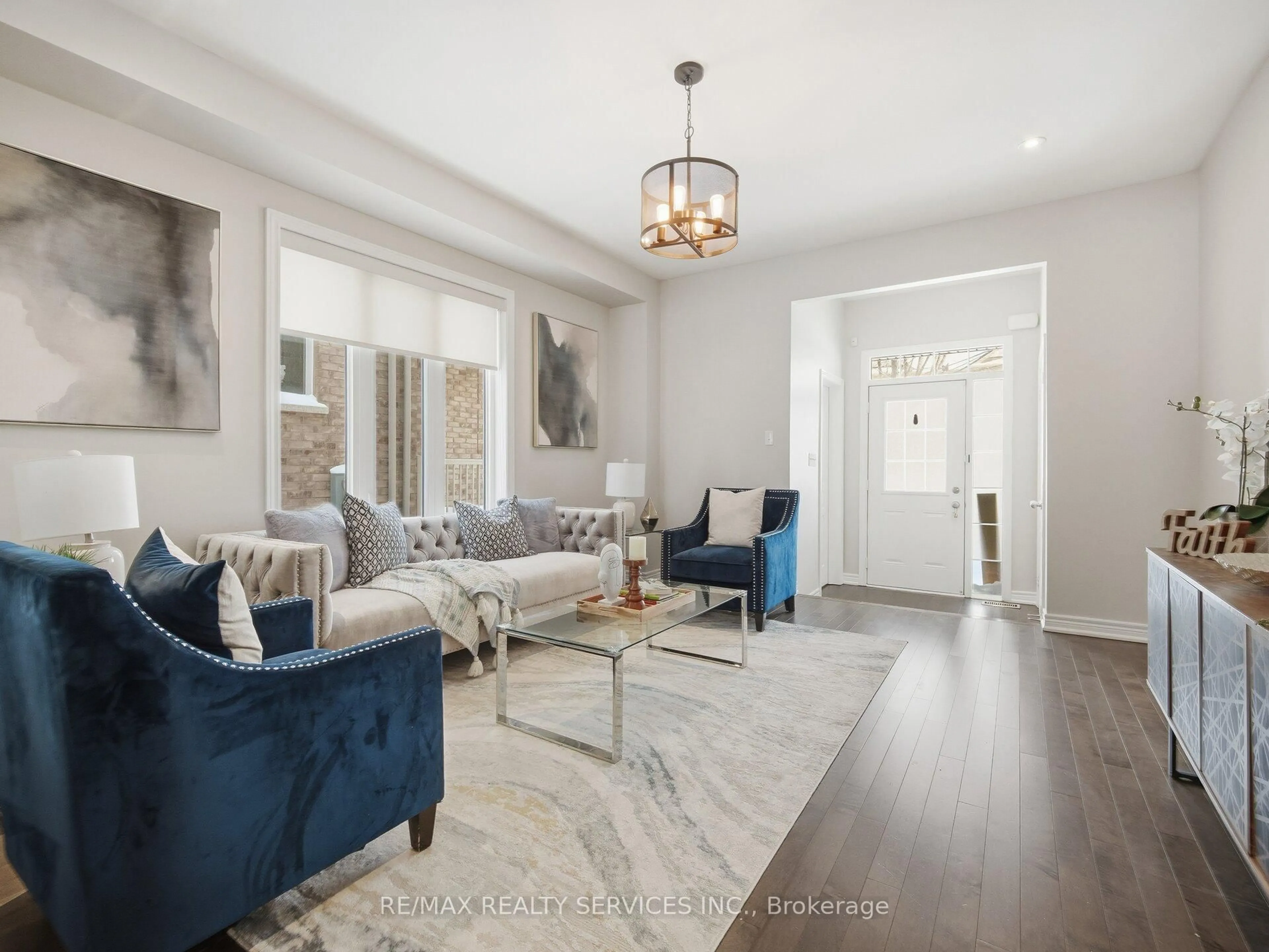 Living room with furniture, unknown for 26 Yellow Sorrel Rd, Brampton Ontario L6R 3V7