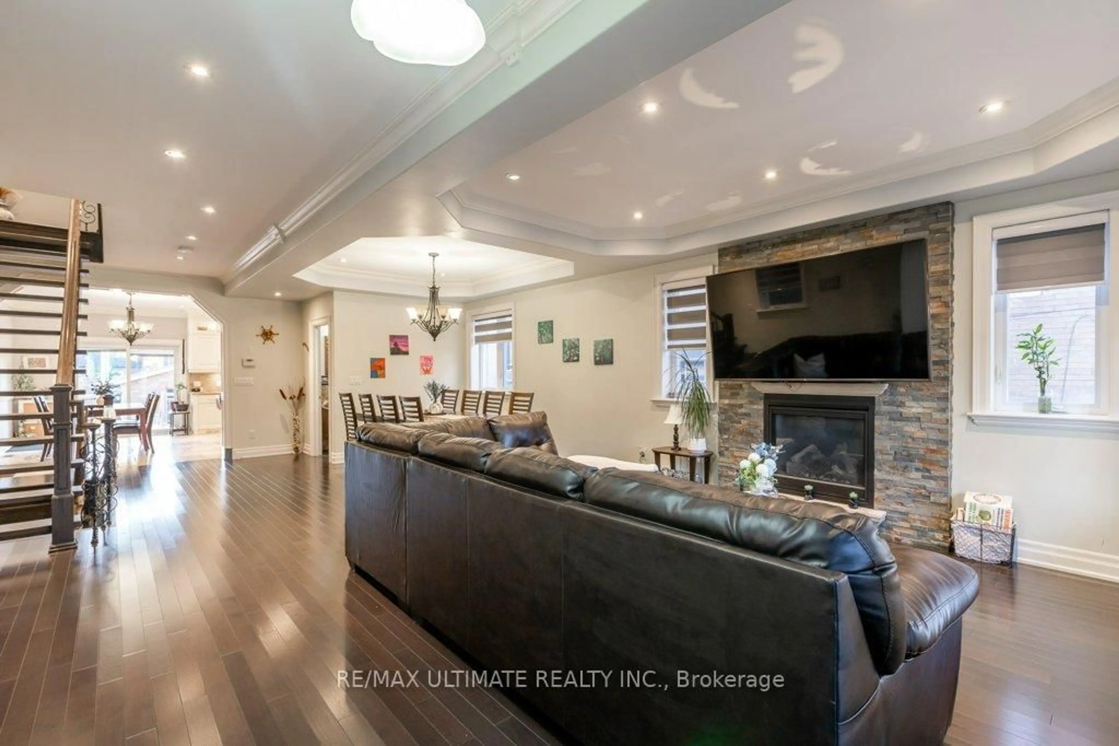 Unknown for 21 Thornton Ave, Toronto Ontario M6E 2E3