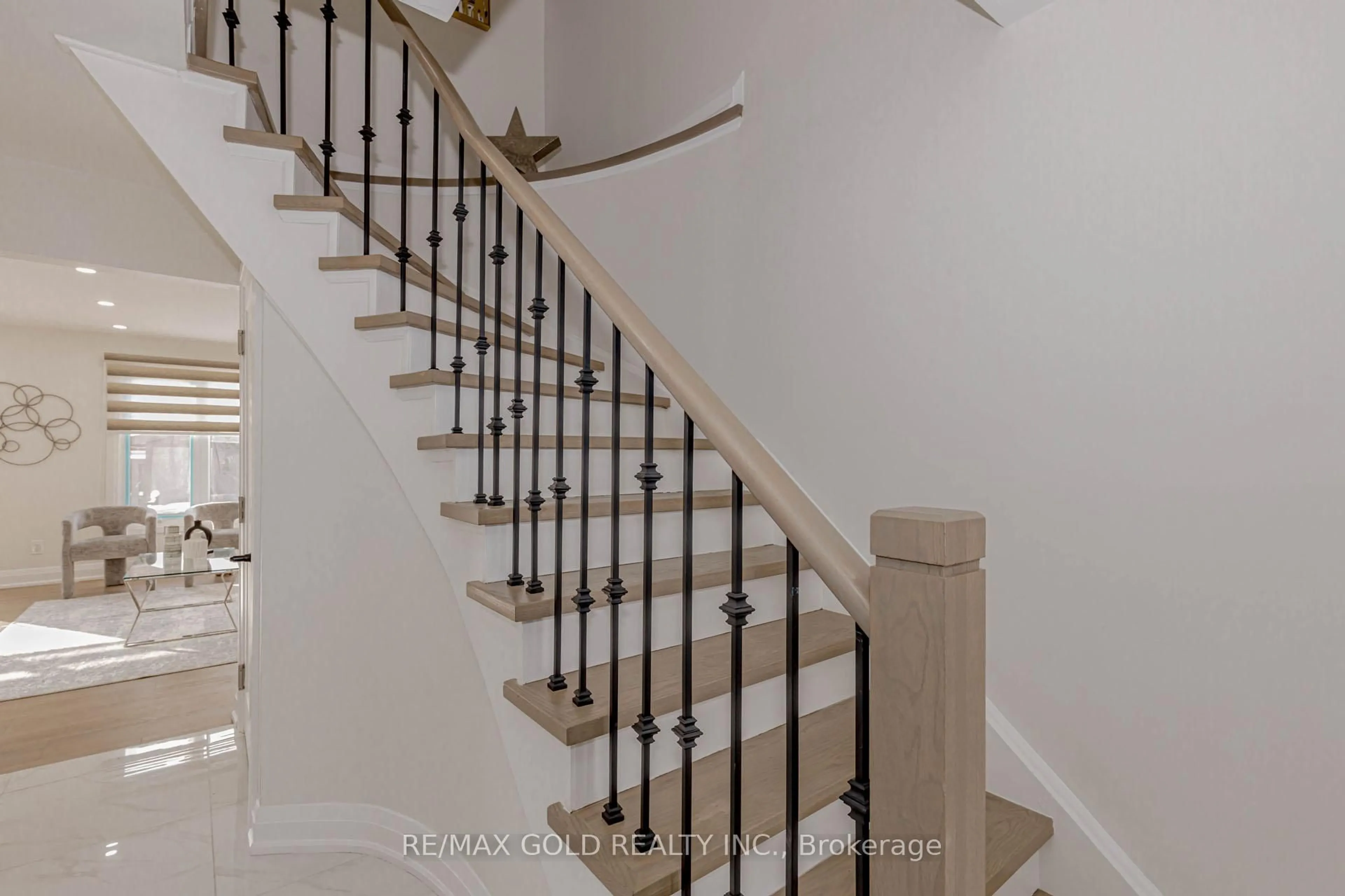 Stairs for 78 Deerpark Cres, Brampton Ontario L6X 2T7