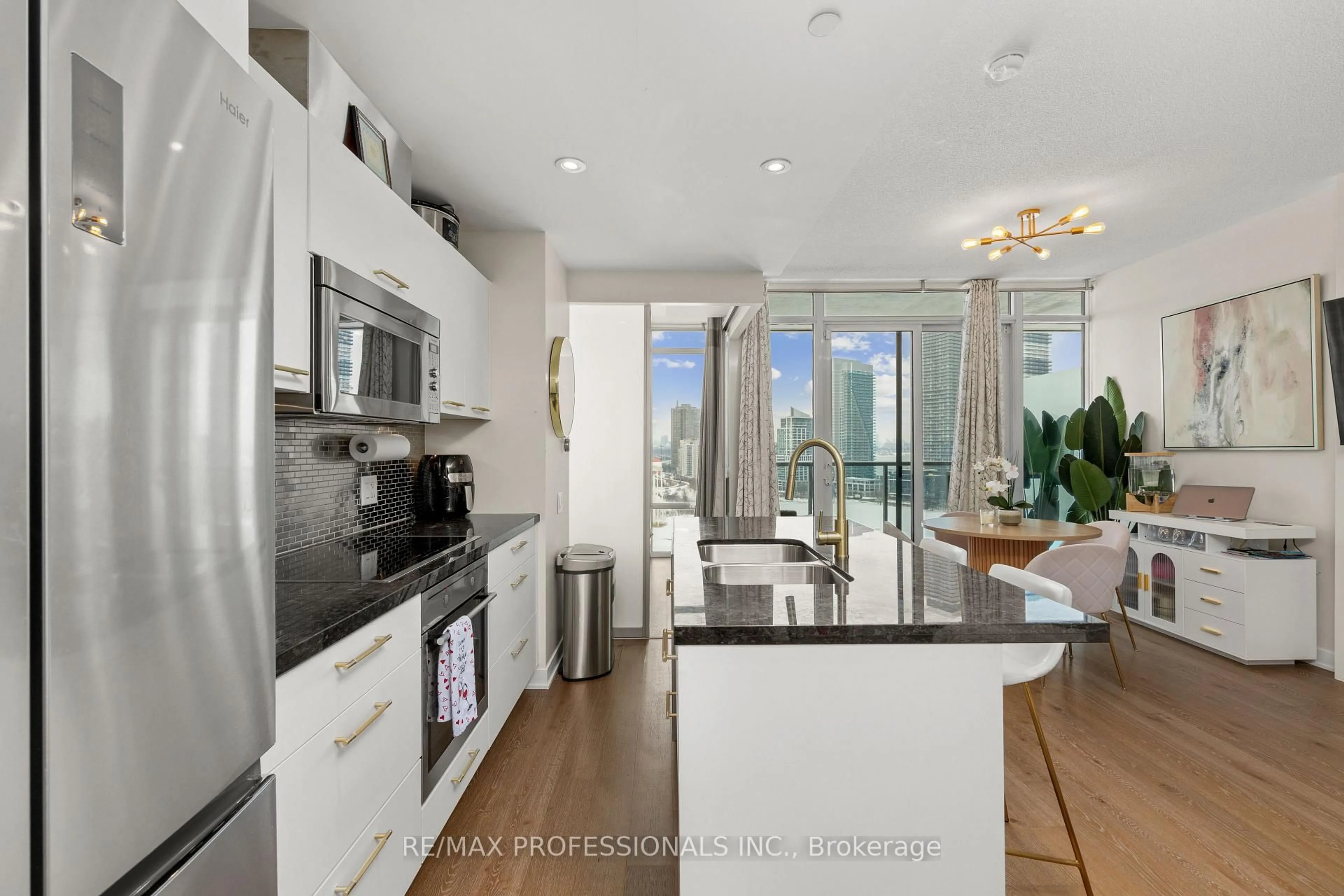 Open concept kitchen, unknown for 90 Park Lawn Rd #1810, Toronto Ontario M8Y 0B6