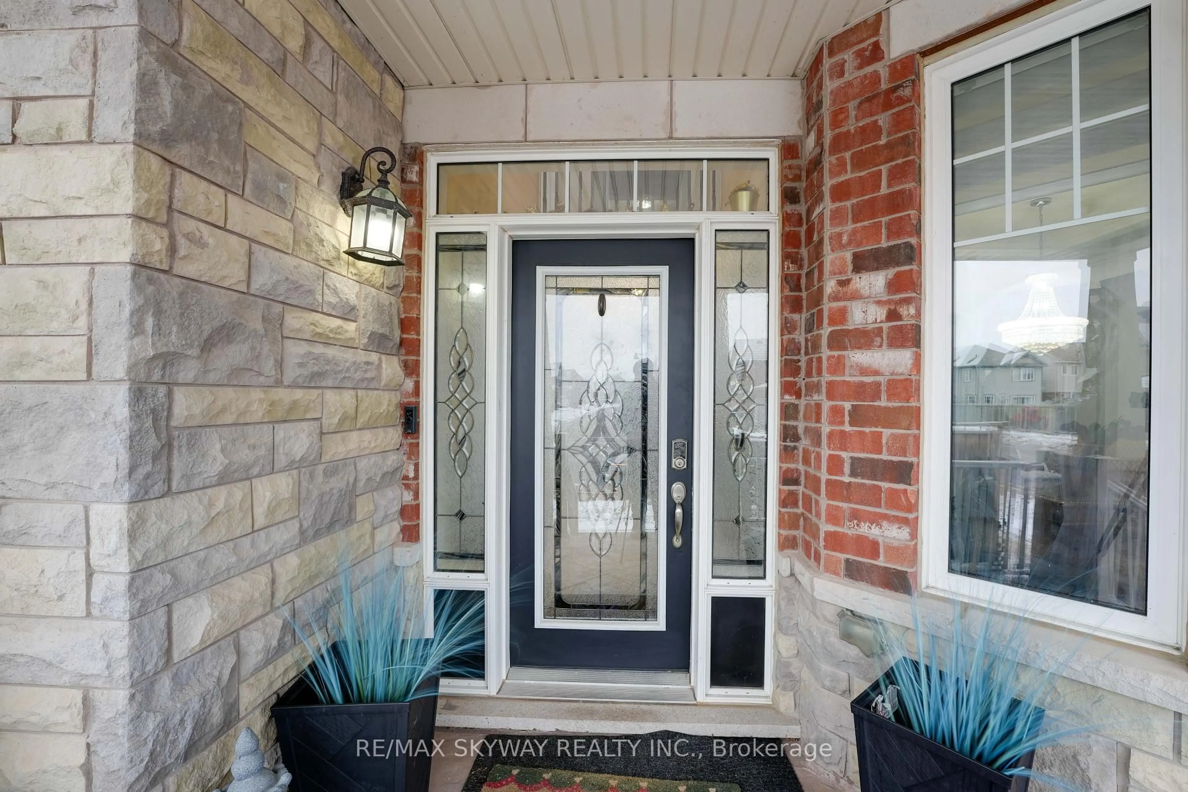 Indoor entryway for 67 Veterans Dr, Brampton Ontario L7A 0T6